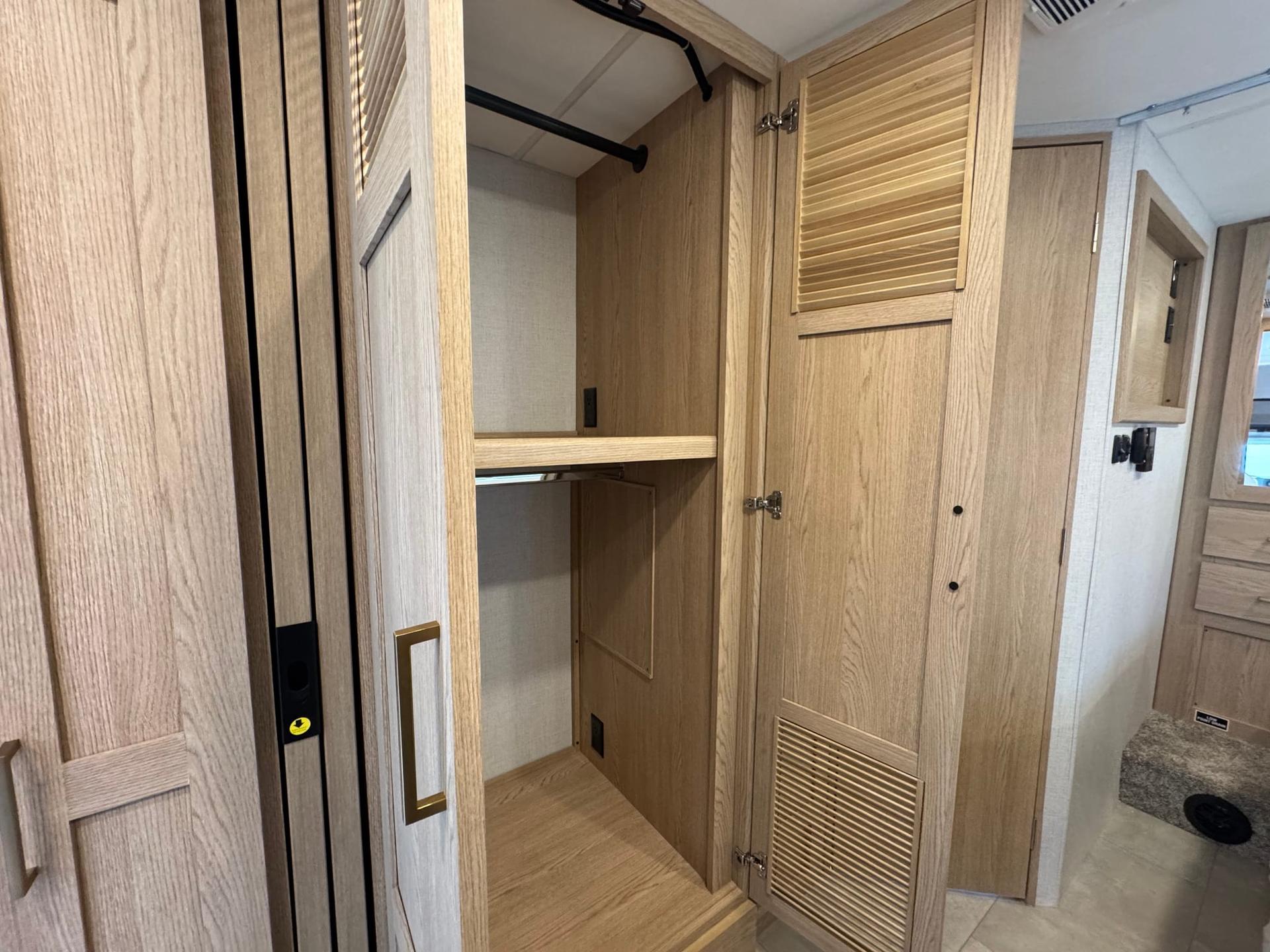 2026 Thor Motor Coach 2026 Thor Motor Coach Chateau - thumbnail 15