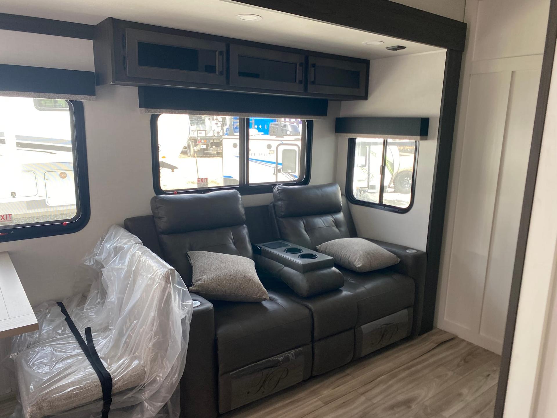 2026 Venture RV 2026 Venture RV SportTrek Touring Edition - thumbnail 9