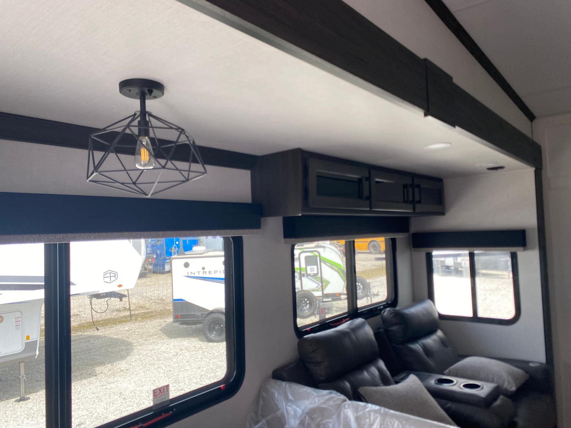 2026 Venture RV 2026 Venture RV SportTrek Touring Edition - thumbnail 25