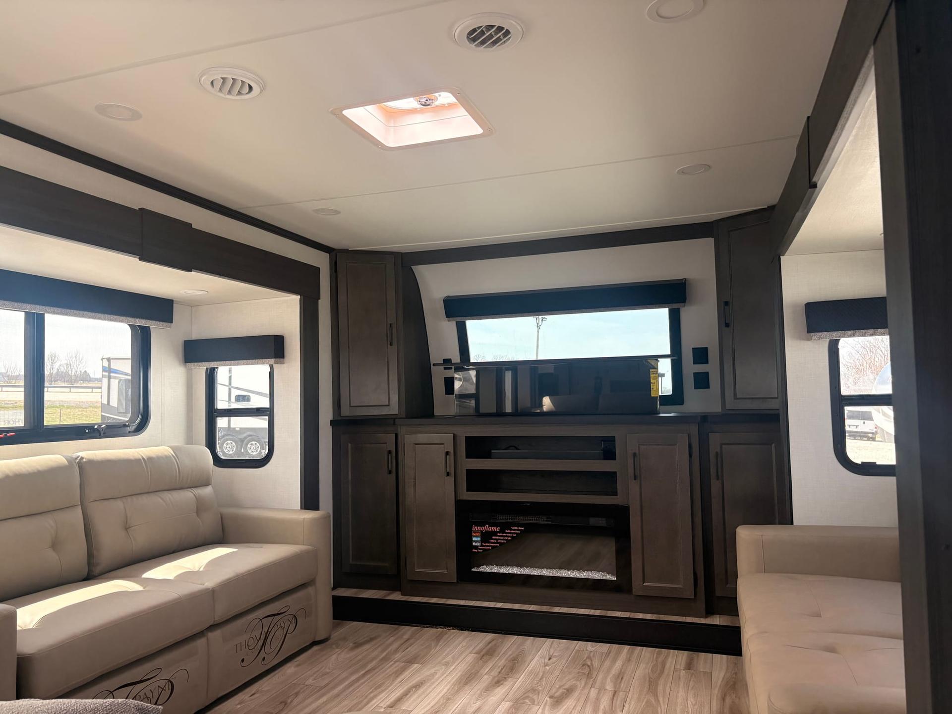 2026 Venture RV 2026 Venture RV SportTrek Touring Edition - thumbnail 32