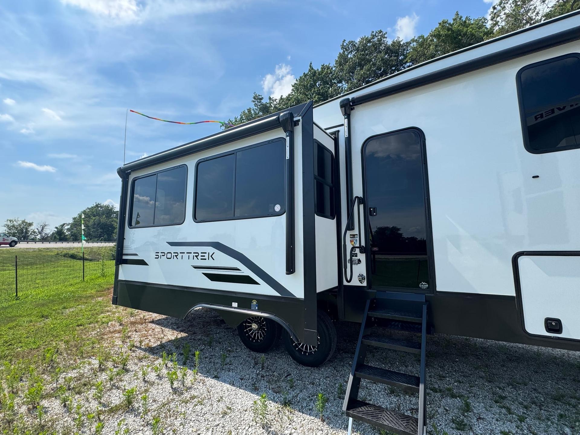 2027 Venture RV 2027 Venture RV SportTrek - thumbnail 5