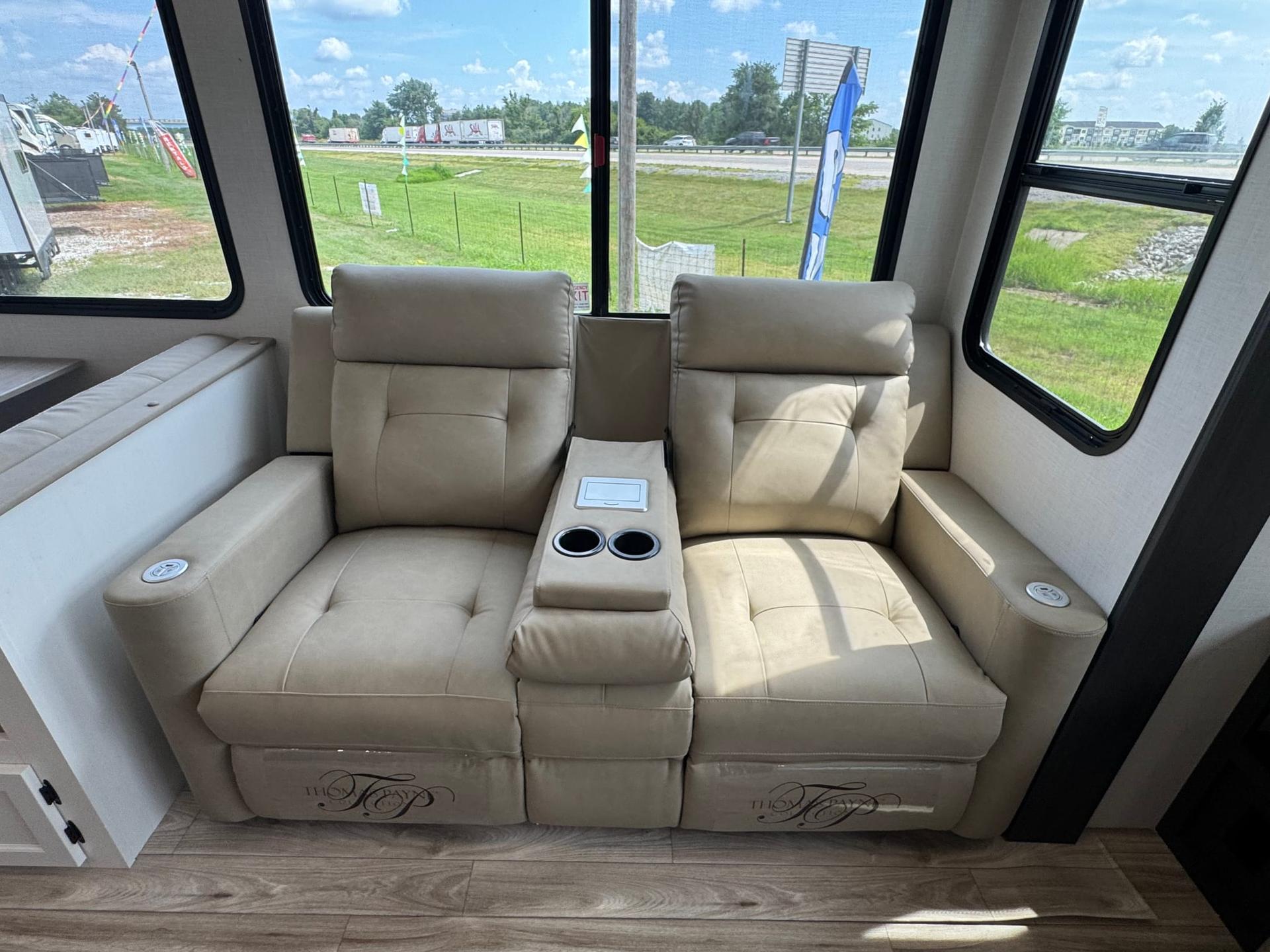 2027 Venture RV 2027 Venture RV SportTrek - thumbnail 25