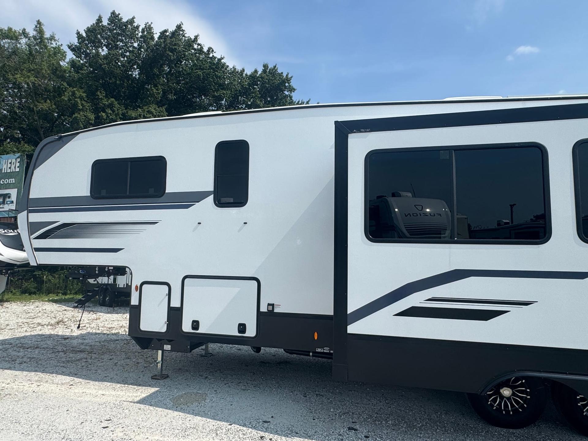 2027 Venture RV 2027 Venture RV SportTrek - thumbnail 3