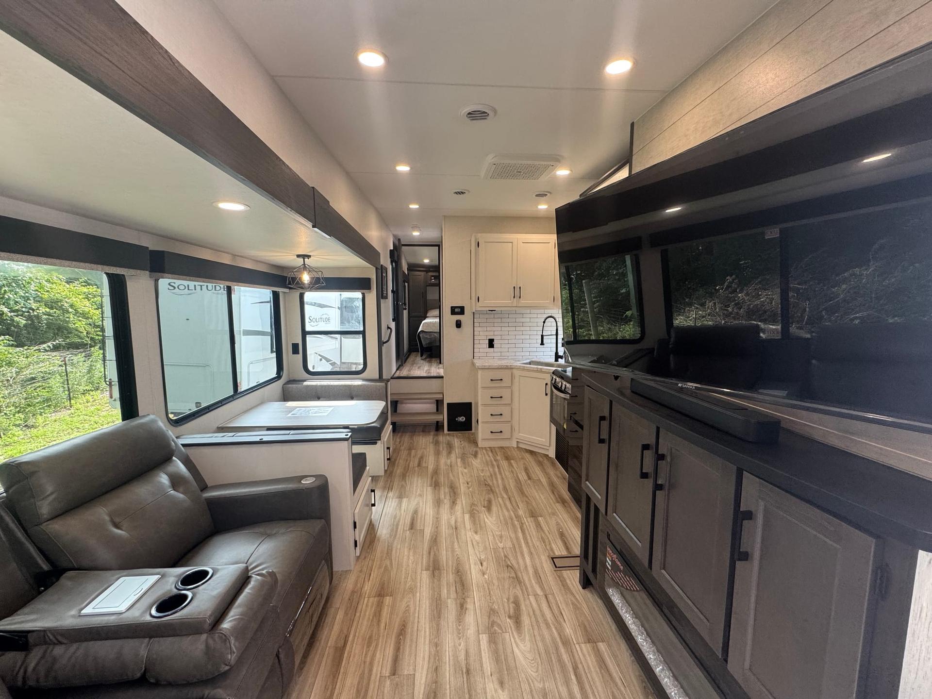 2027 Venture RV 2027 Venture RV SportTrek - thumbnail 37