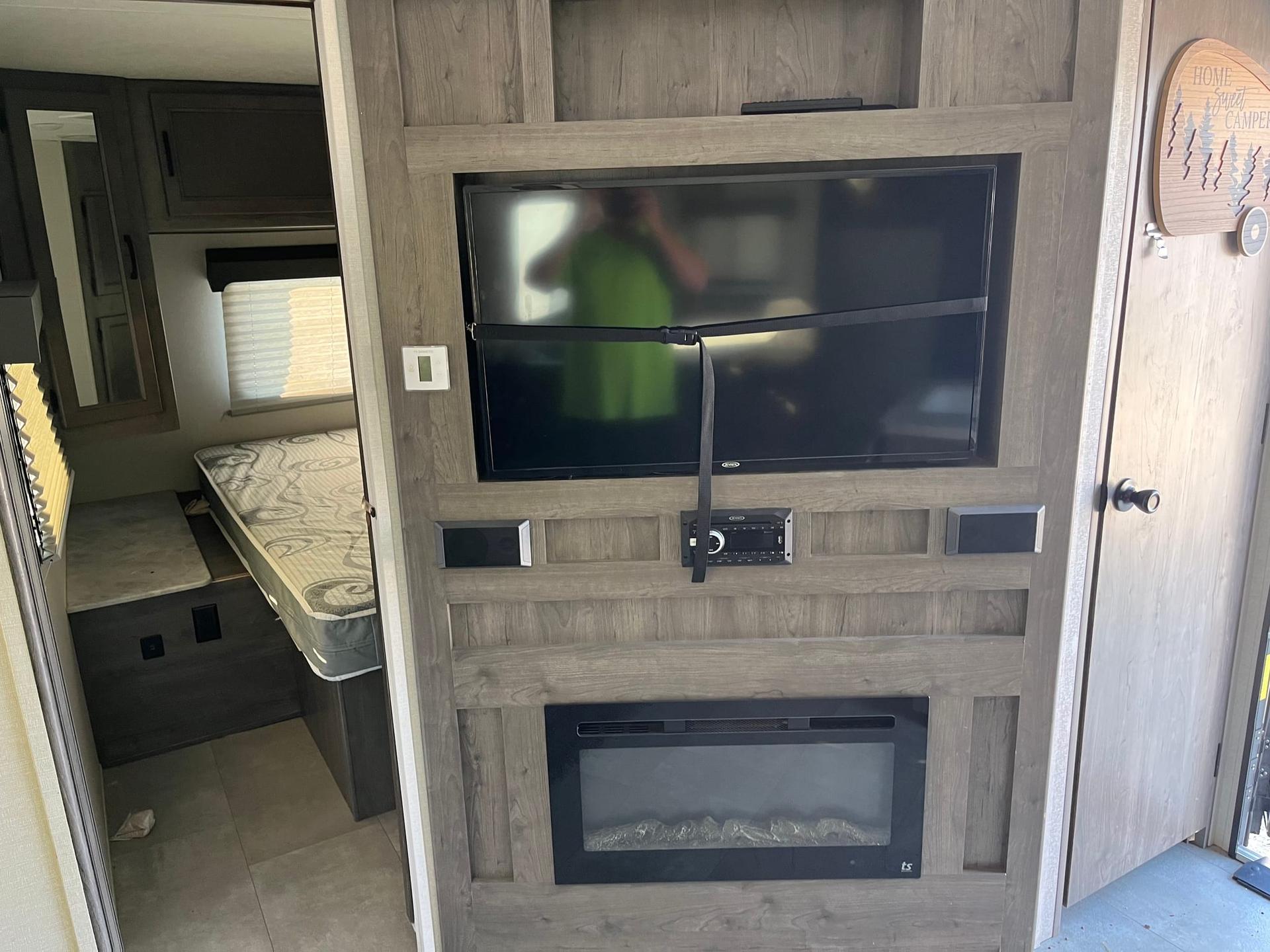 2021 Coachmen 2021 Coachmen Apex Ultra-Lite - thumbnail 3