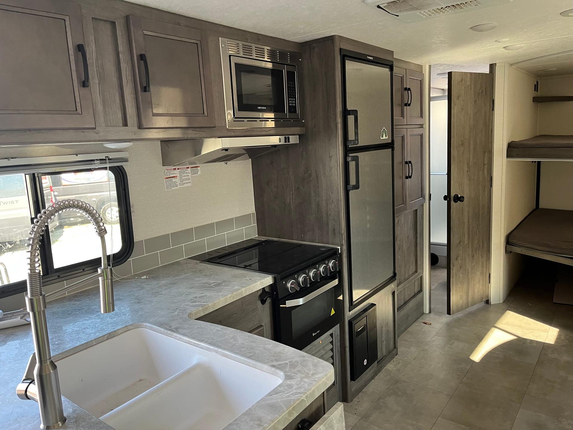 2021 Coachmen 2021 Coachmen Apex Ultra-Lite - thumbnail 8