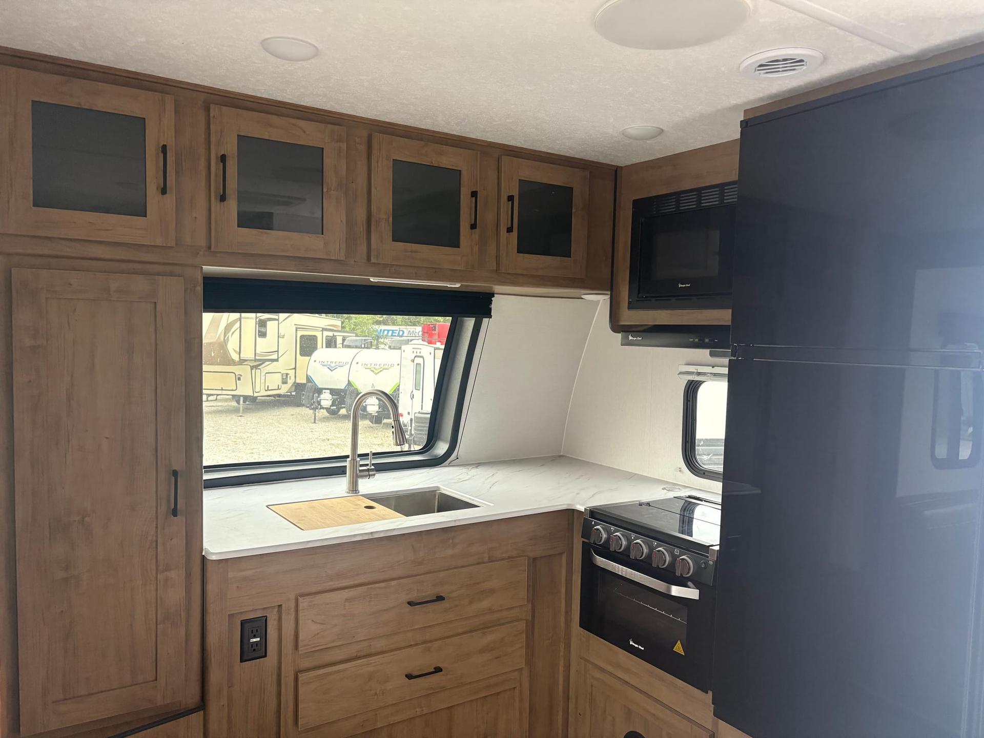 2024 Coachmen 2024 Coachmen Freedom Express Ultra Lite - thumbnail 13