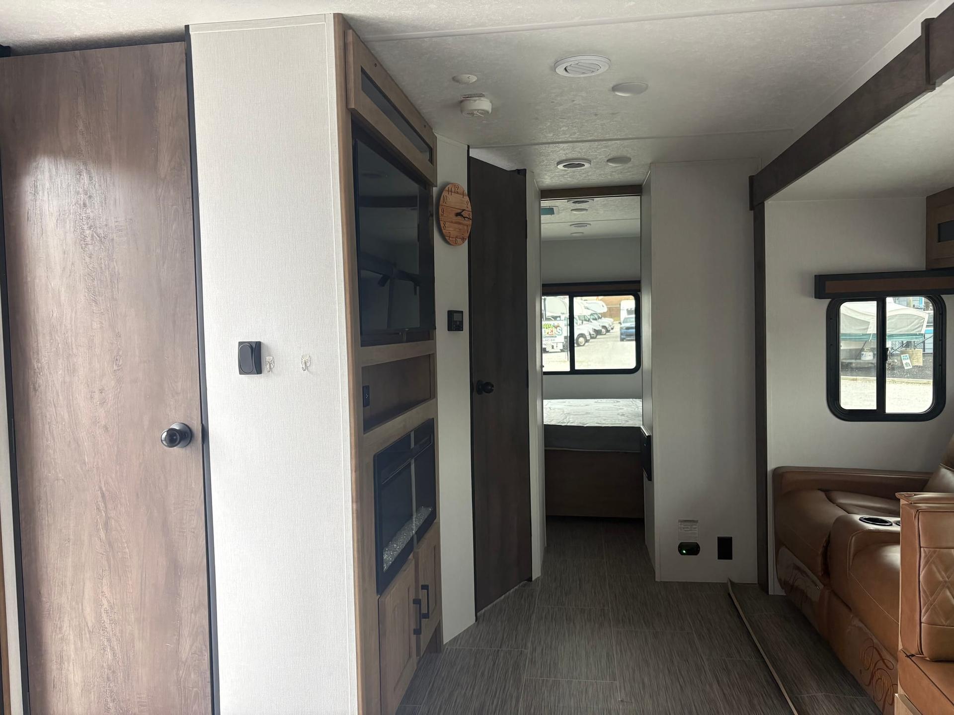 2024 Coachmen 2024 Coachmen Freedom Express Ultra Lite - thumbnail 16