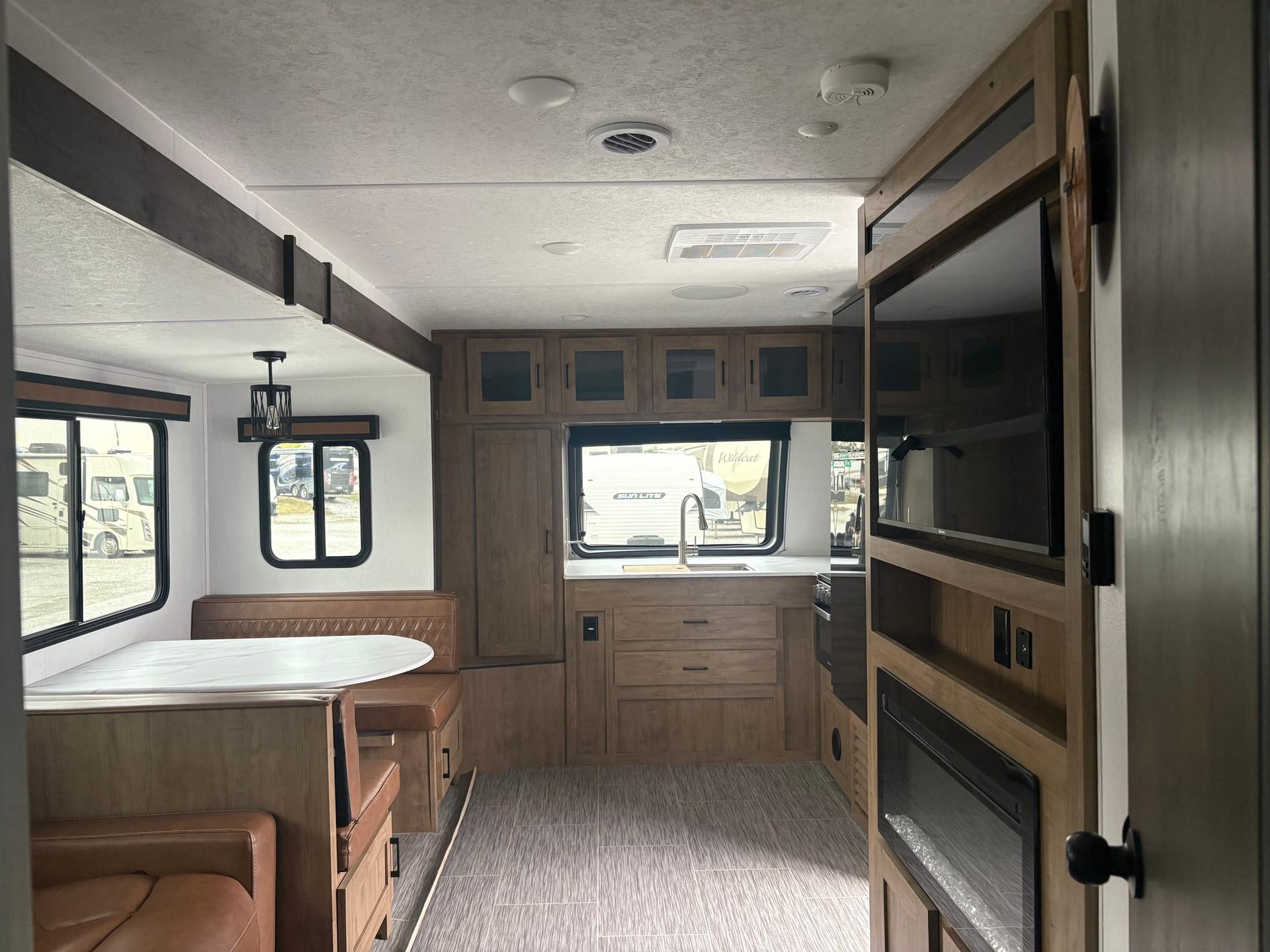 2024 Coachmen 2024 Coachmen Freedom Express Ultra Lite - thumbnail 28