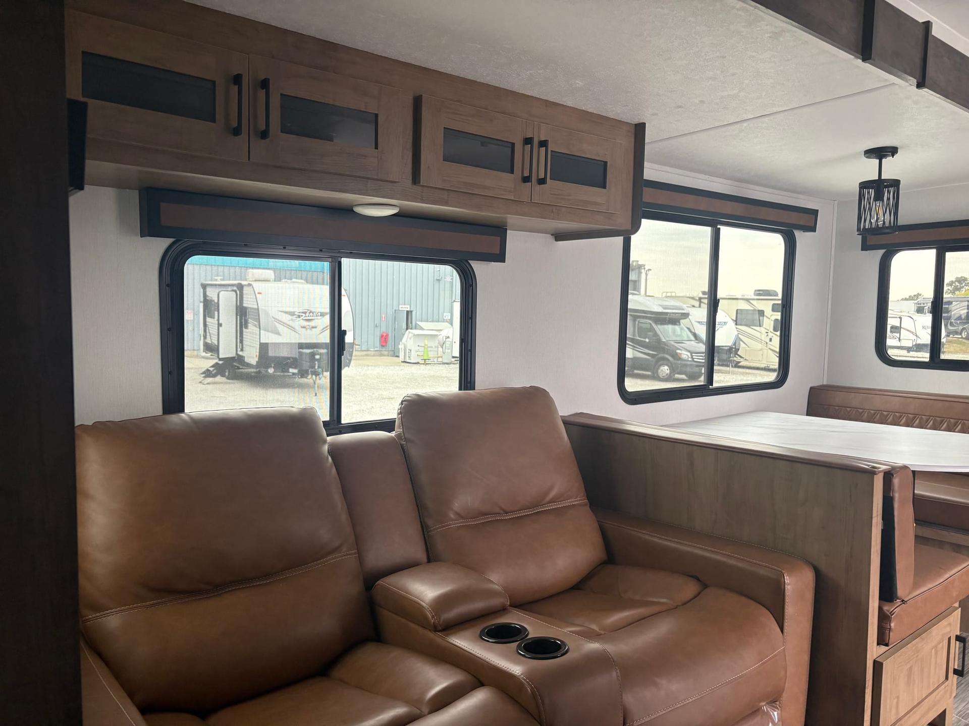 2024 Coachmen 2024 Coachmen Freedom Express Ultra Lite - thumbnail 29