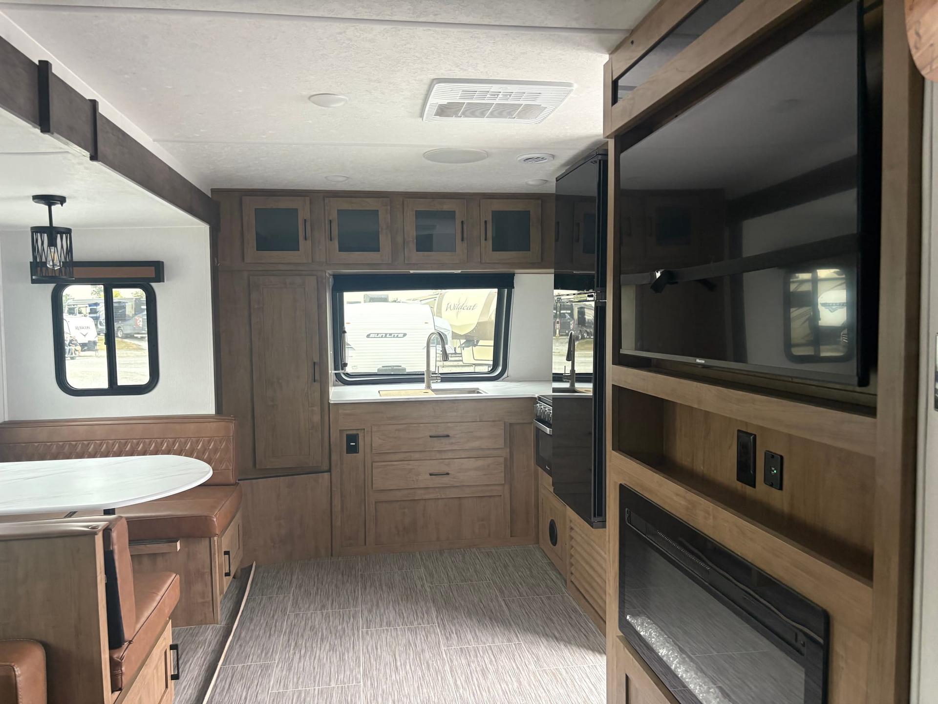 2024 Coachmen 2024 Coachmen Freedom Express Ultra Lite - thumbnail 30