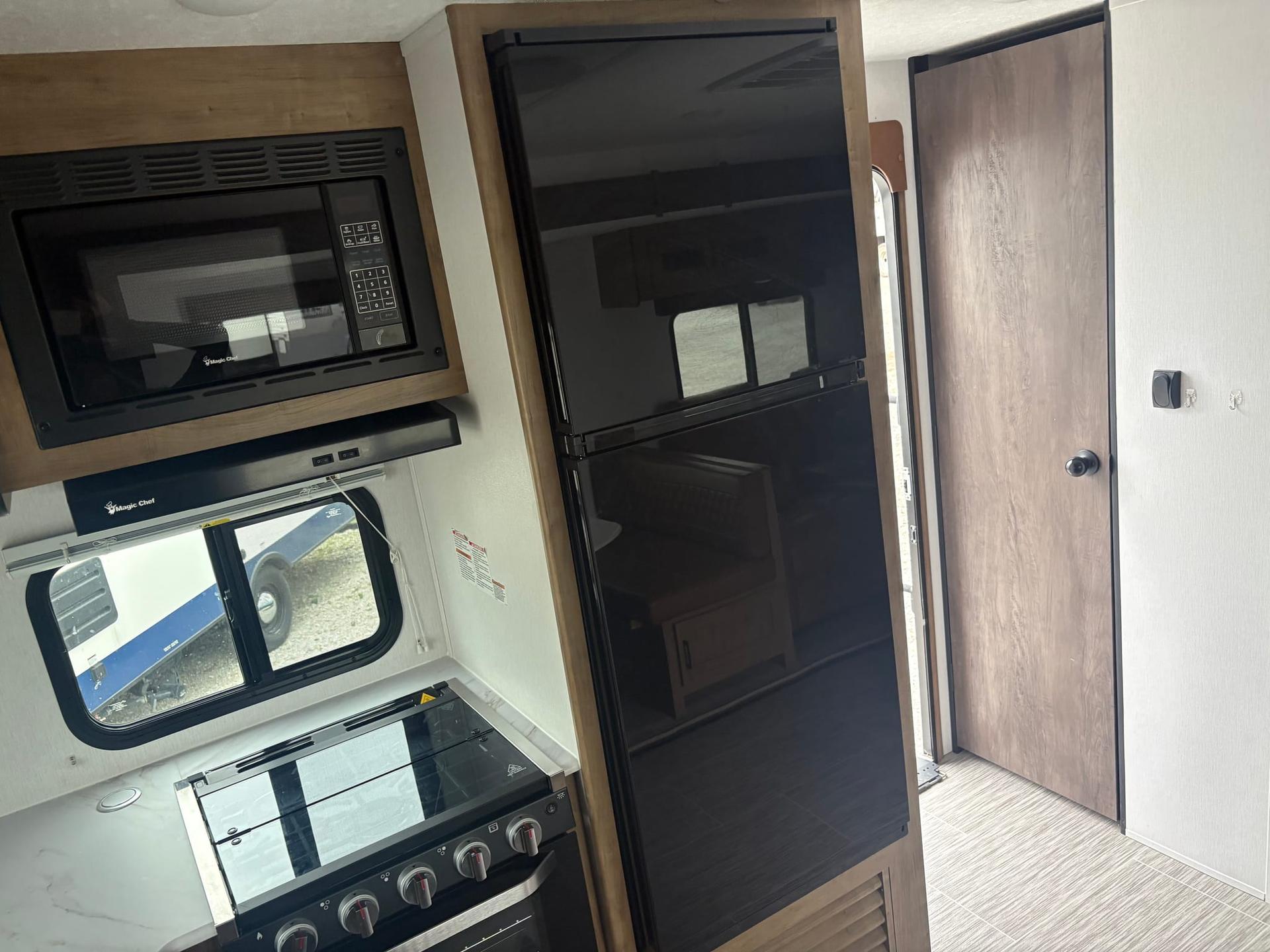 2024 Coachmen 2024 Coachmen Freedom Express Ultra Lite - thumbnail 32