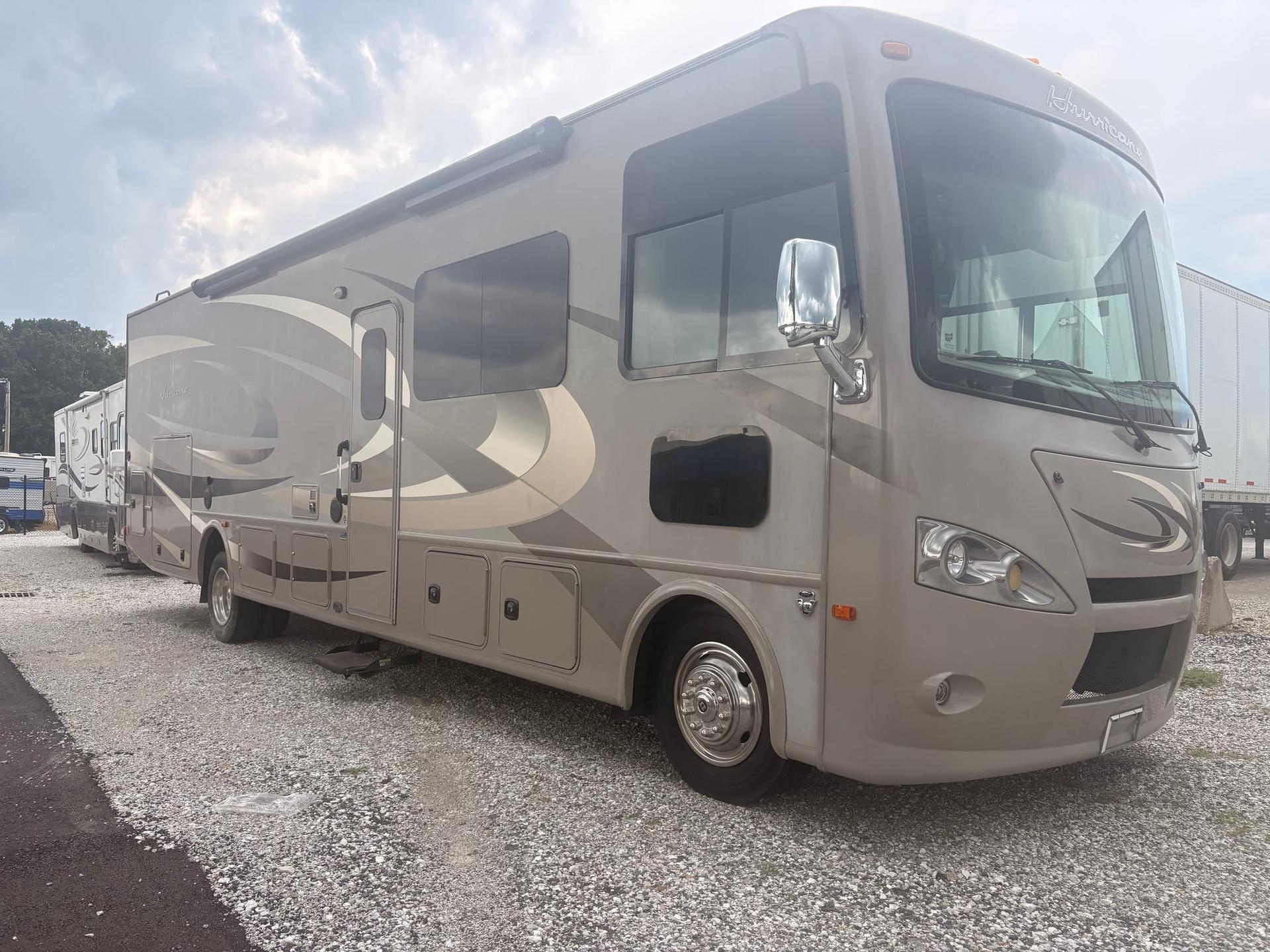 2016 Thor Motor Coach Hurricane 34J