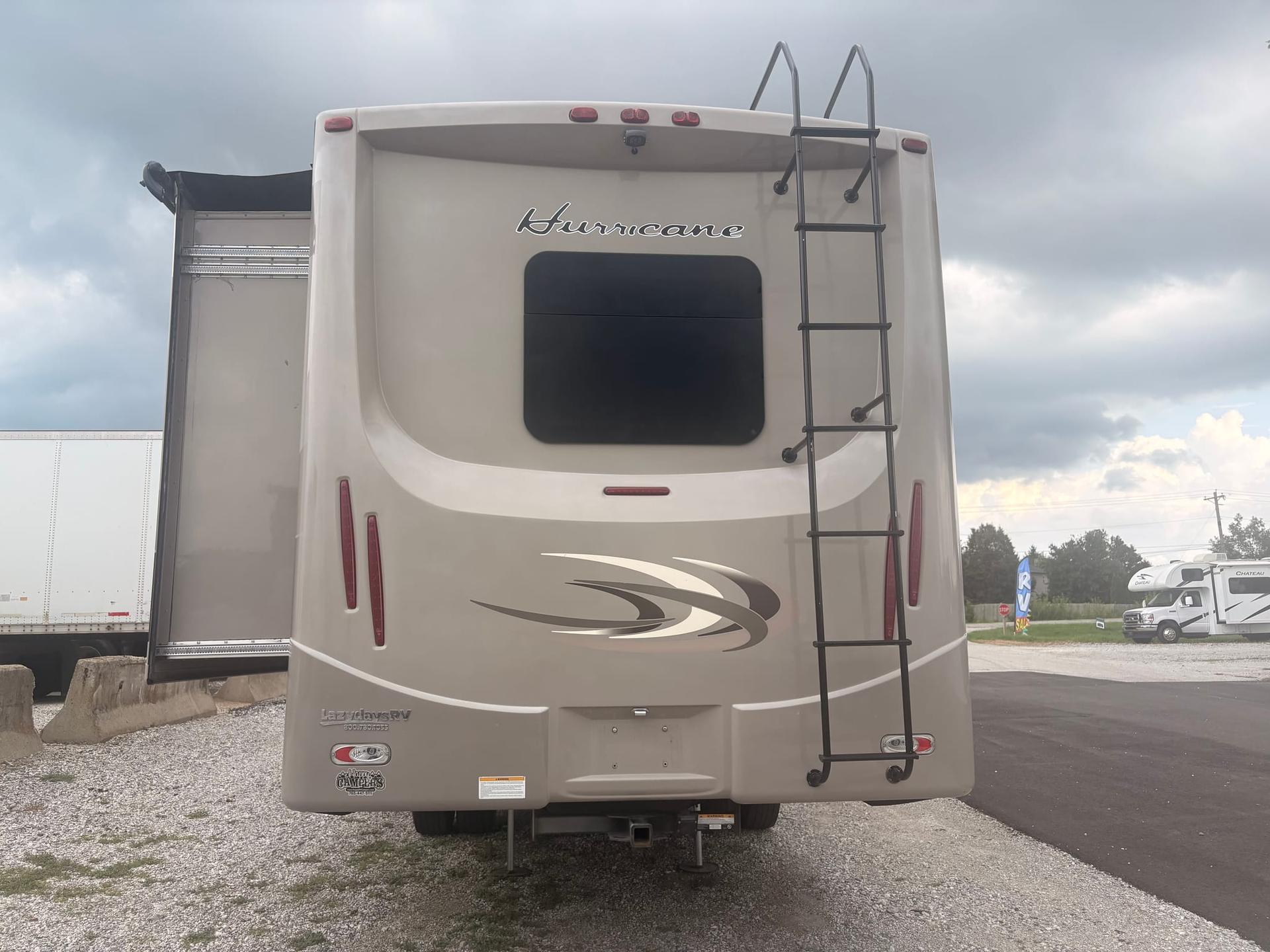 2016 Thor Motor Coach 2016 Thor Motor Coach Hurricane - thumbnail 5