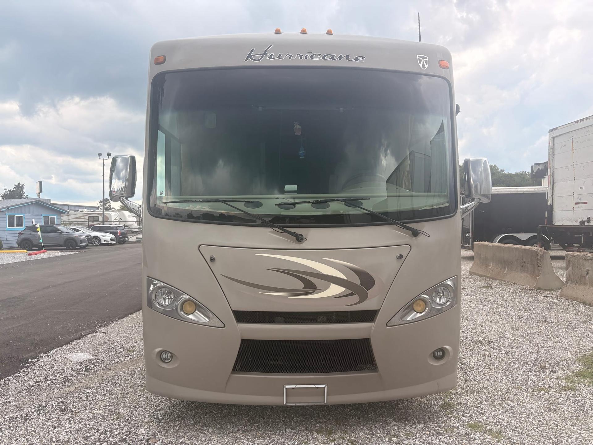 2016 Thor Motor Coach 2016 Thor Motor Coach Hurricane - thumbnail 6
