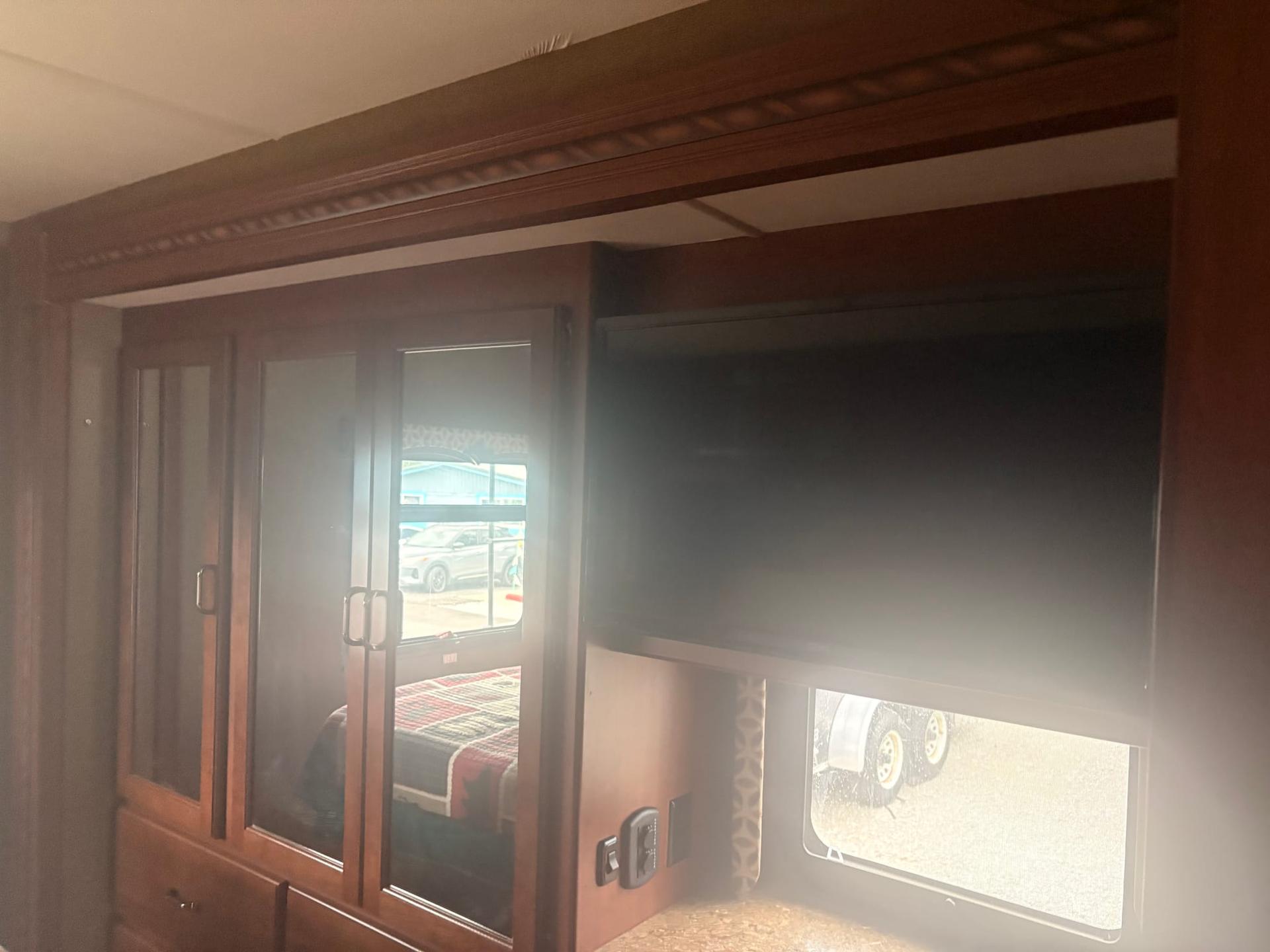 2016 Thor Motor Coach 2016 Thor Motor Coach Hurricane - thumbnail 27