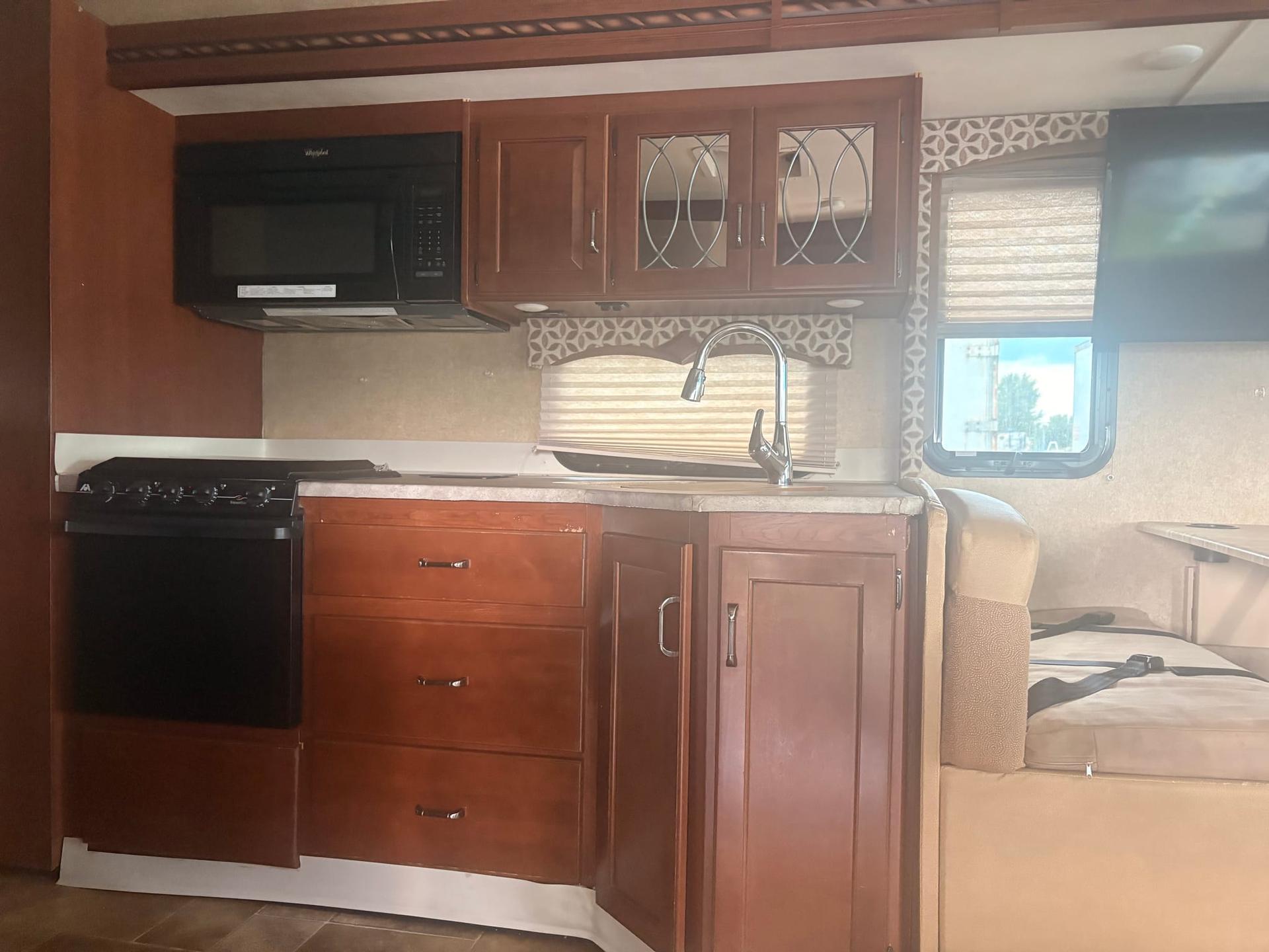 2016 Thor Motor Coach 2016 Thor Motor Coach Hurricane - thumbnail 29