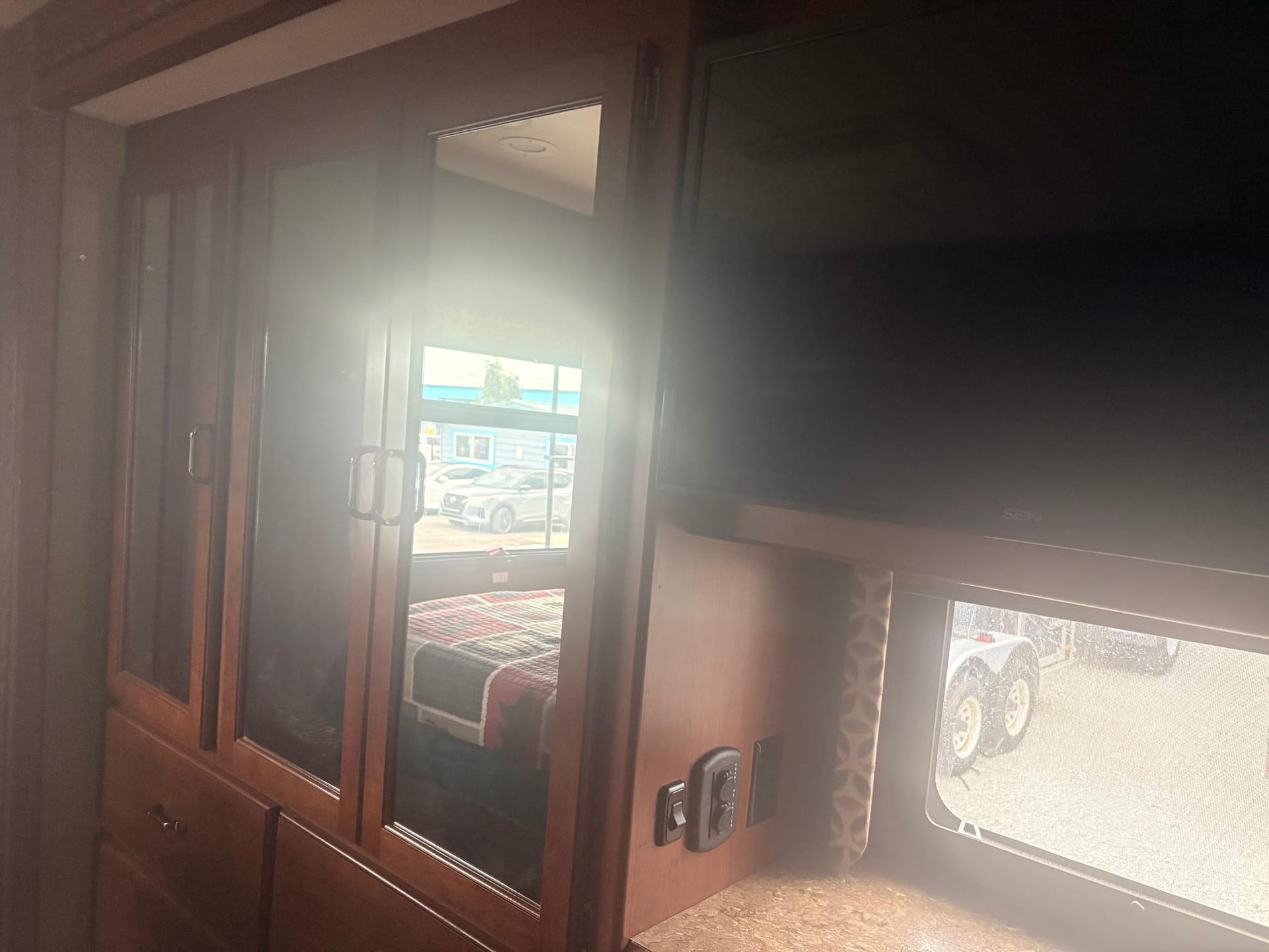 2016 Thor Motor Coach 2016 Thor Motor Coach Hurricane - thumbnail 30