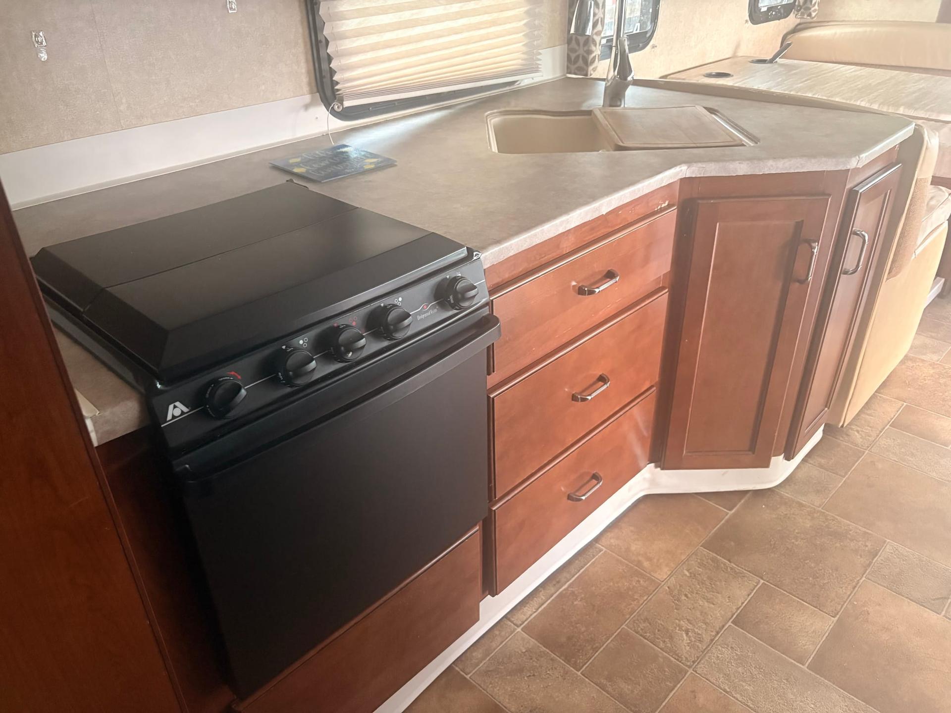 2016 Thor Motor Coach 2016 Thor Motor Coach Hurricane - thumbnail 39