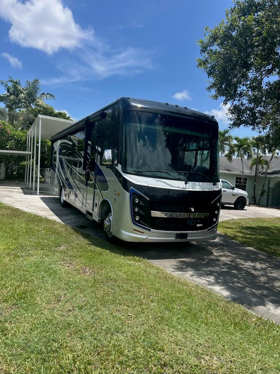 2022 Entegra Coach Vision XL 34G