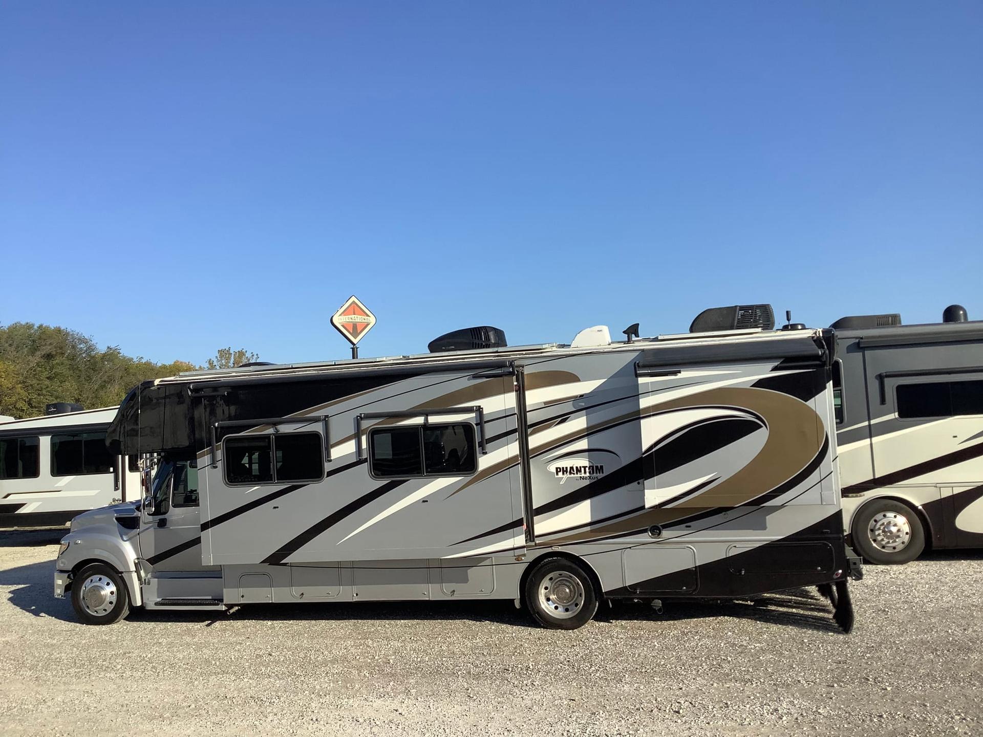 2016 NeXus RV 2016 NeXus RV Phantom SC - thumbnail 25