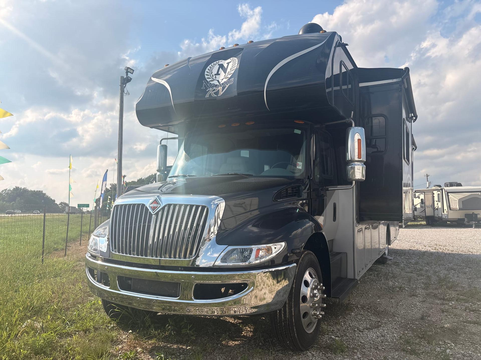 2019 Nexus RV Wraith 33W