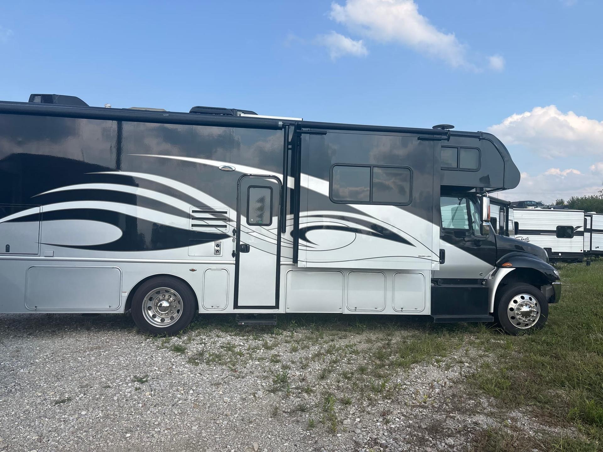 2019 Nexus RV 2019 Nexus RV Wraith - thumbnail 5