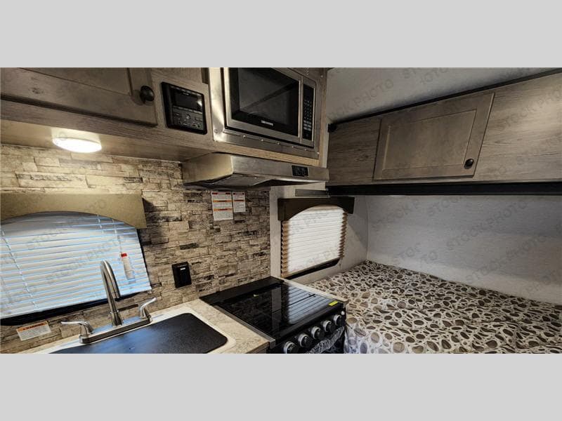 2027 Sunset Park RV 2027 Sunset Park RV Sun Lite - thumbnail 4