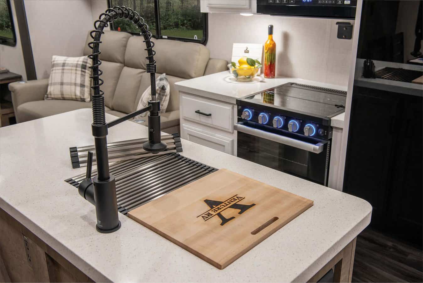 2024 Venture RV 2024 Venture RV Sporttrek 5 Touring Edition - thumbnail 7