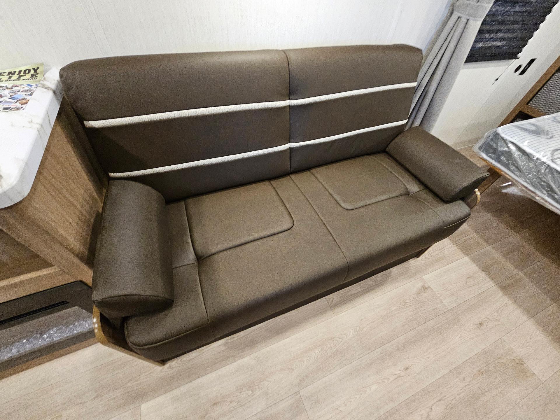 2026 Forest River 2026 Forest River Cherokee Grey Wolf - thumbnail 6