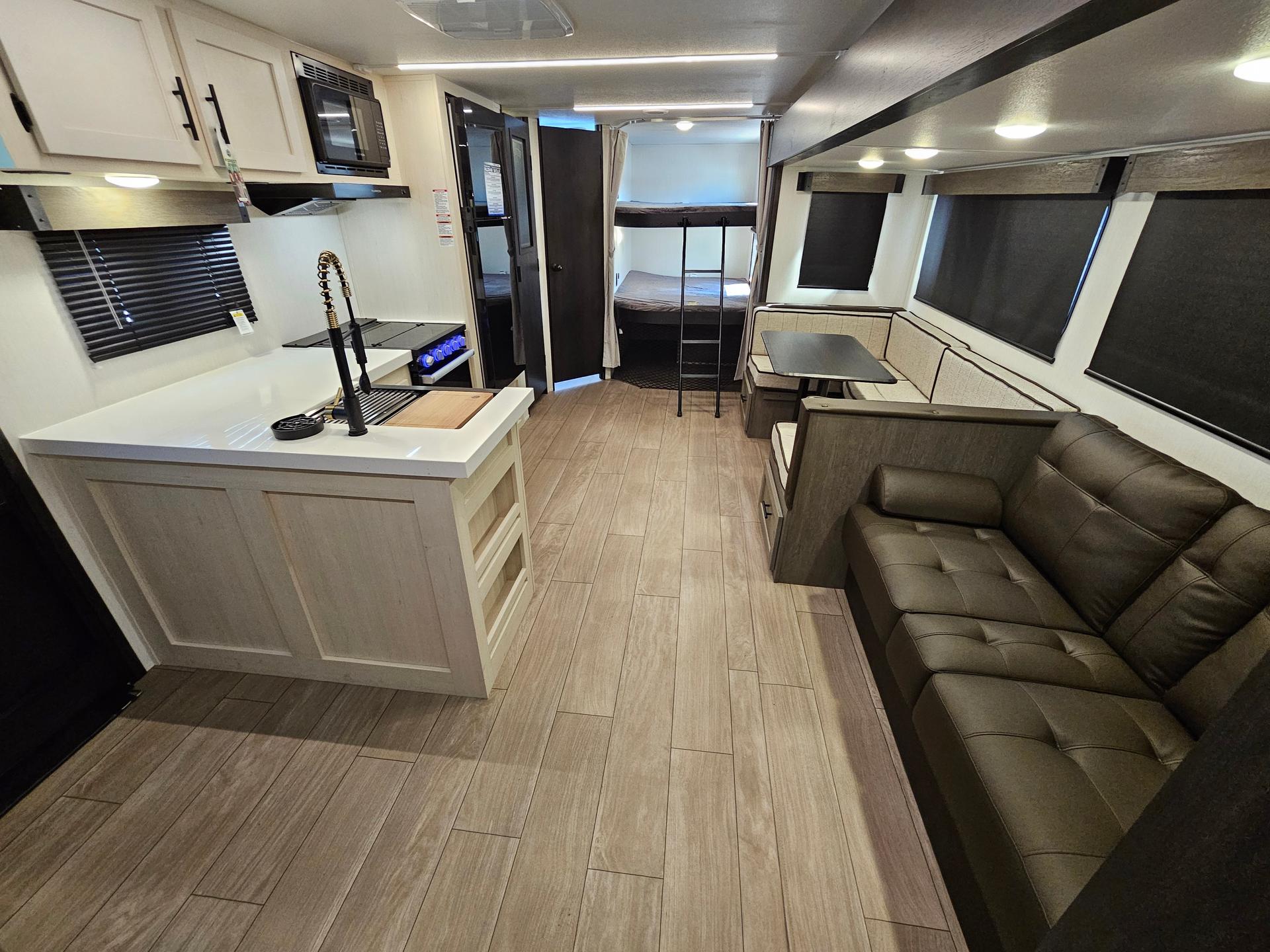 2026 Forest River 2026 Forest River Cherokee Alpha Wolf - thumbnail 4