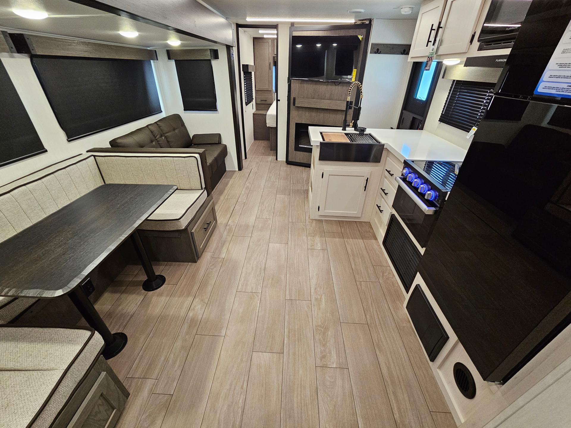 2026 Forest River 2026 Forest River Cherokee Alpha Wolf - thumbnail 5