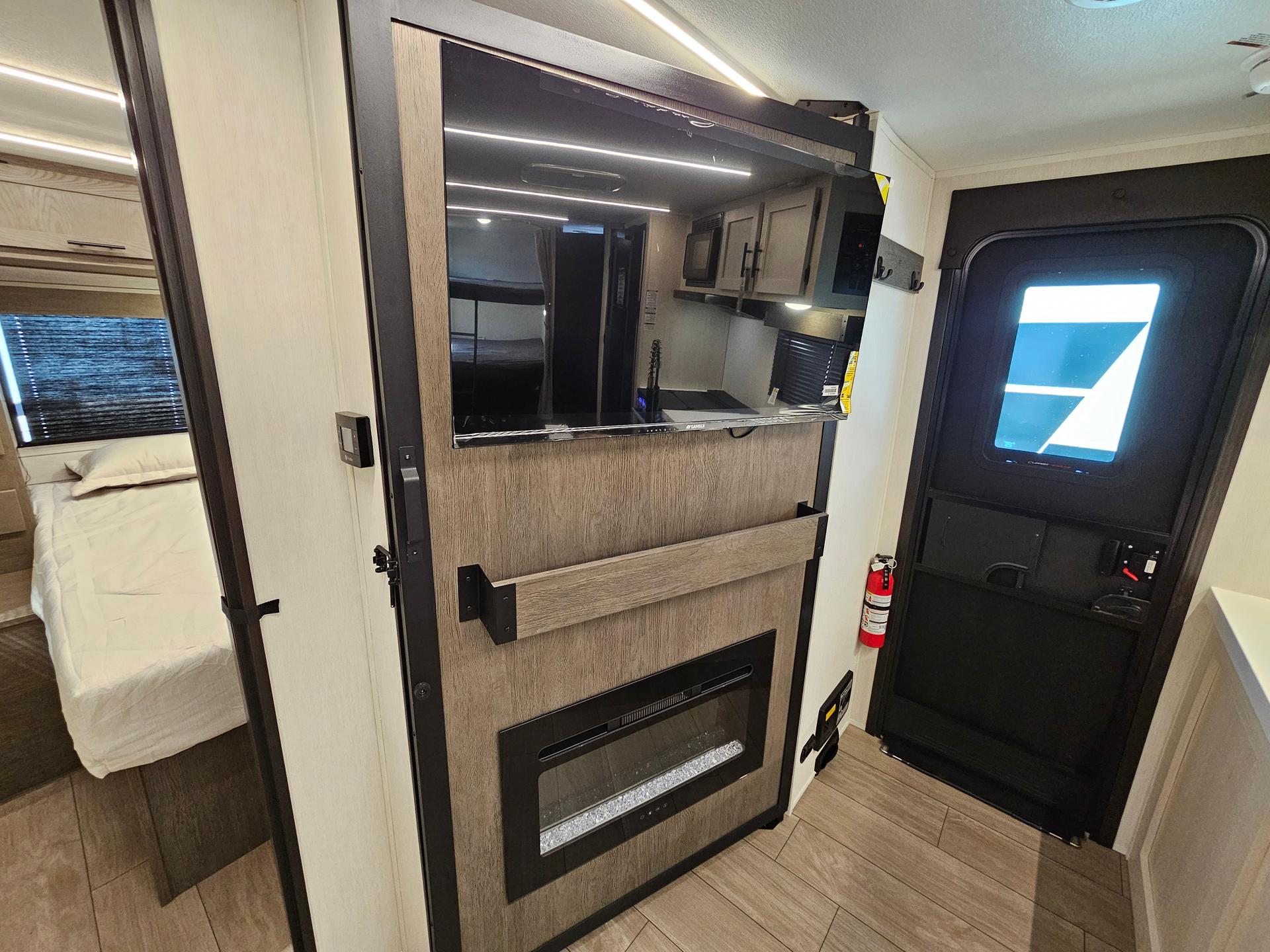 2026 Forest River 2026 Forest River Cherokee Alpha Wolf - thumbnail 7