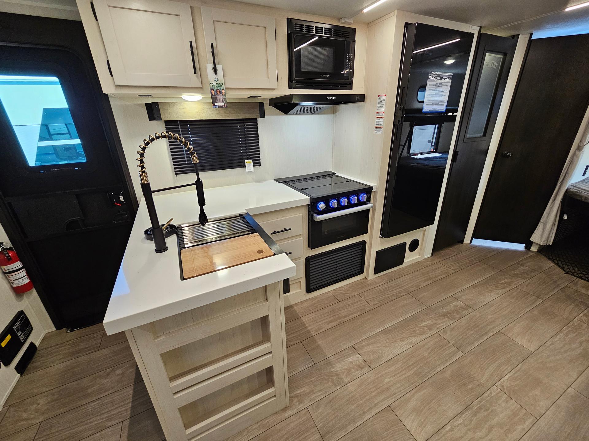 2026 Forest River 2026 Forest River Cherokee Alpha Wolf - thumbnail 10