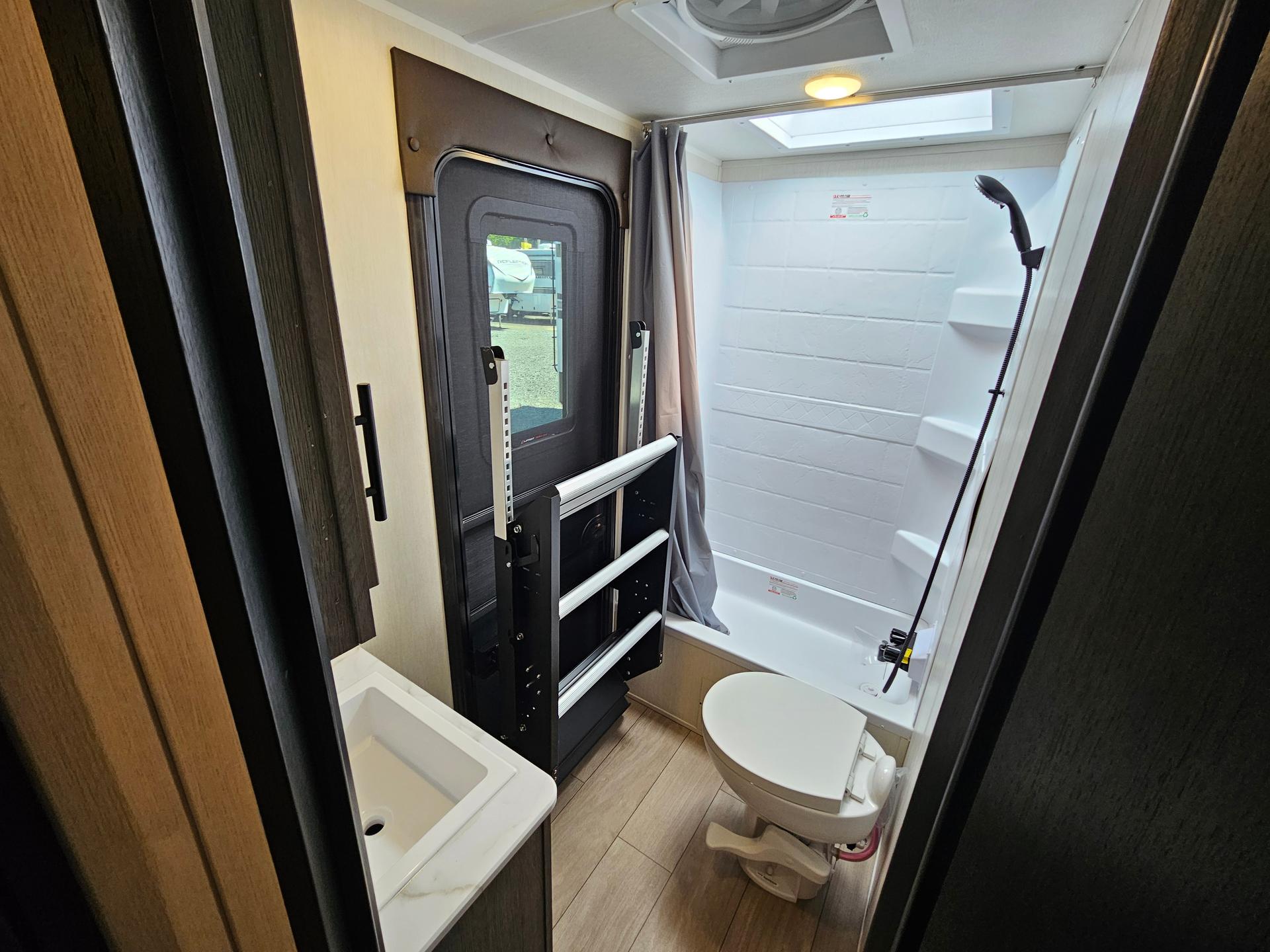 2026 Forest River 2026 Forest River Cherokee Alpha Wolf - thumbnail 18