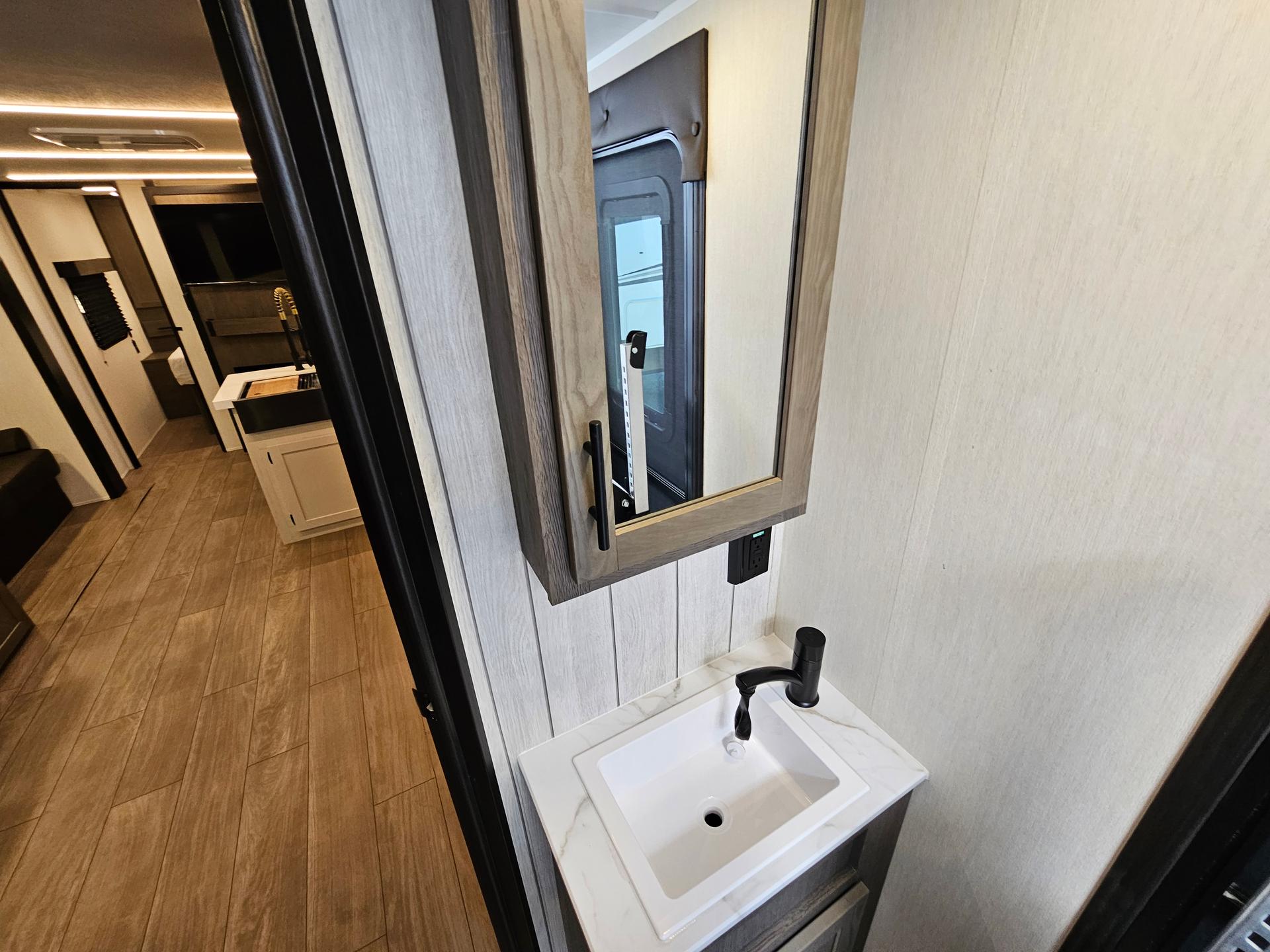 2026 Forest River 2026 Forest River Cherokee Alpha Wolf - thumbnail 19