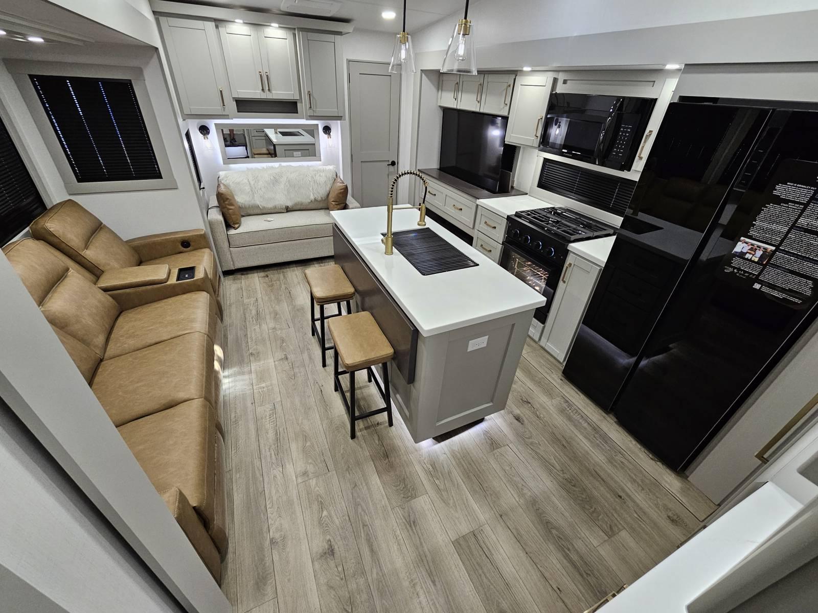 2026 Brinkley 2026 Brinkley Model Z - thumbnail 4