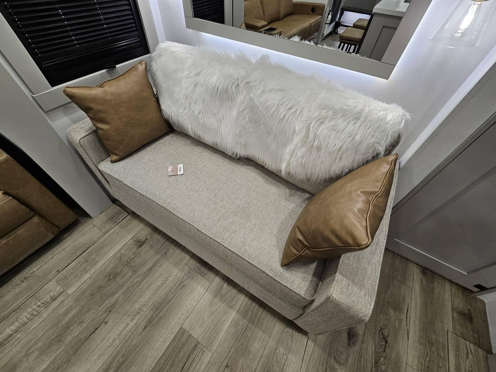 2026 Brinkley 2026 Brinkley Model Z - thumbnail 7