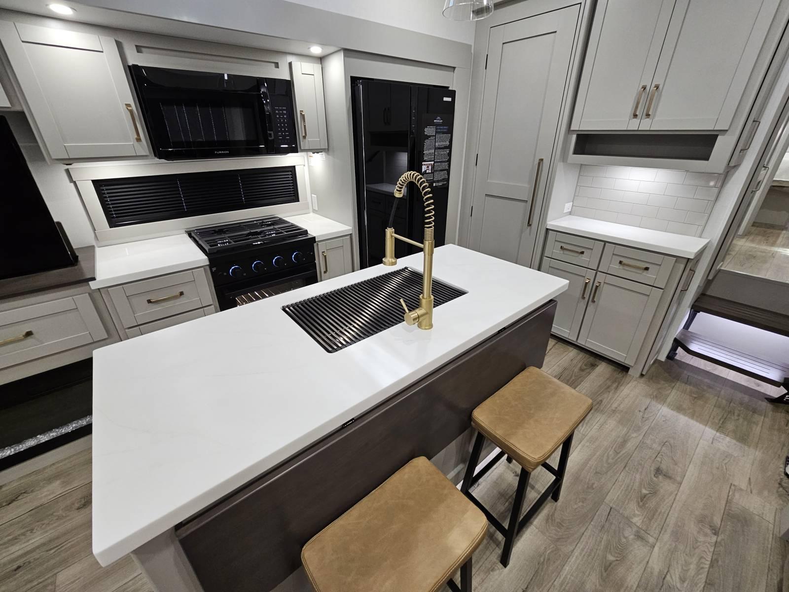 2026 Brinkley 2026 Brinkley Model Z - thumbnail 9