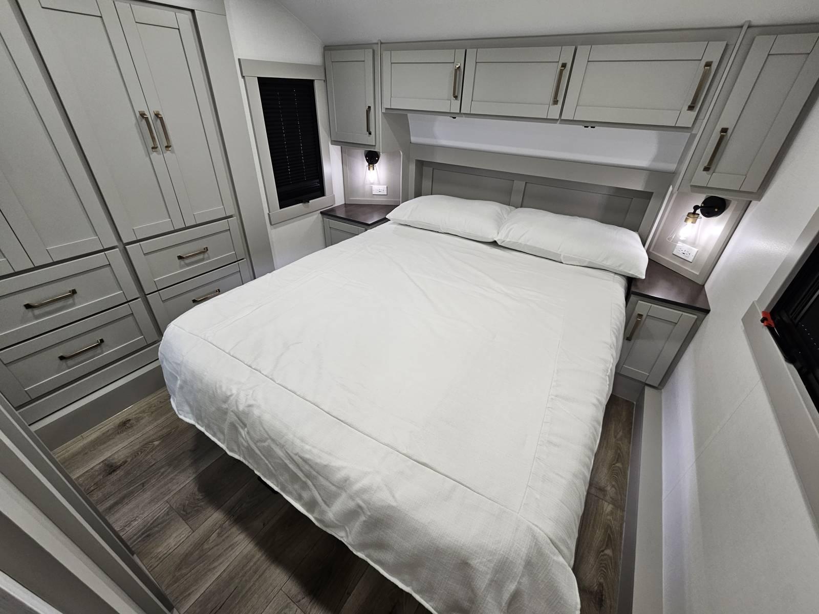 2026 Brinkley 2026 Brinkley Model Z - thumbnail 15