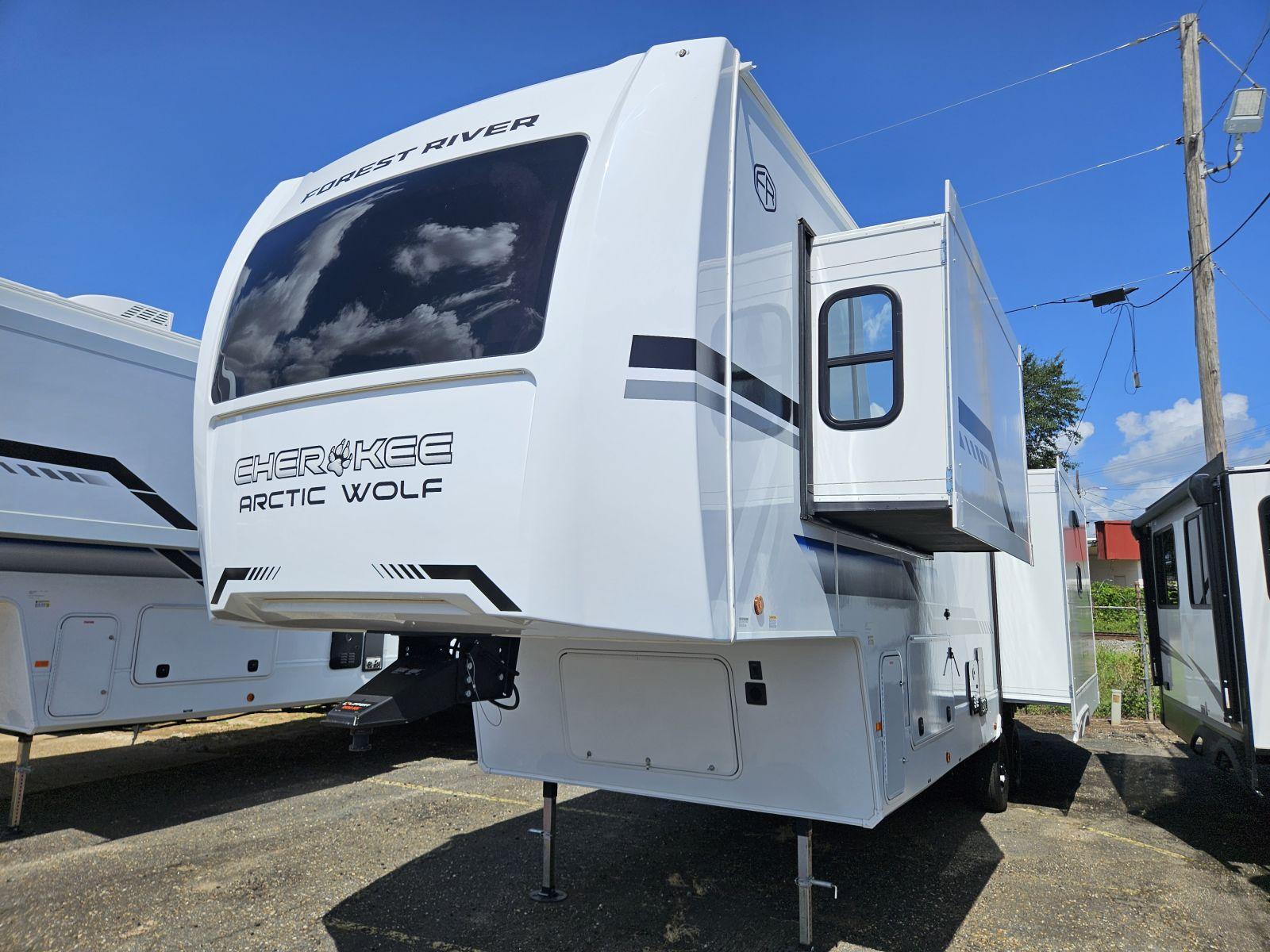 2026 Forest River 2026 Forest River Cherokee Arctic Wolf Suite - thumbnail 3