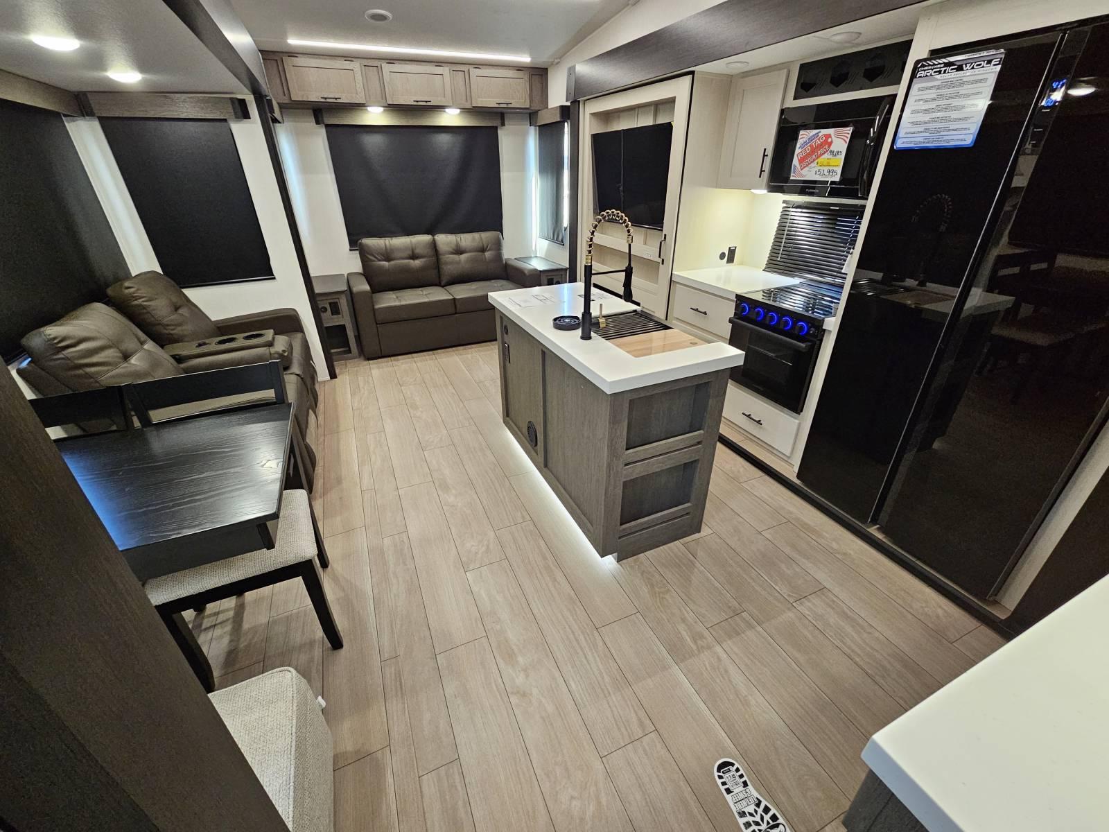 2026 Forest River 2026 Forest River Cherokee Arctic Wolf Suite - thumbnail 4