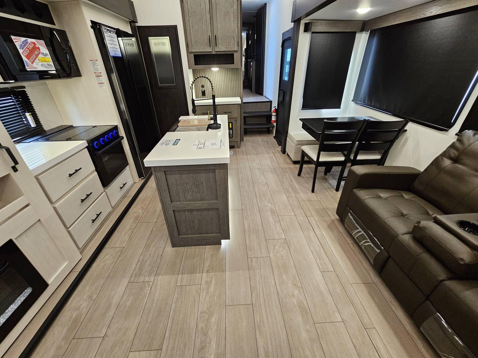 2026 Forest River 2026 Forest River Cherokee Arctic Wolf Suite - thumbnail 5