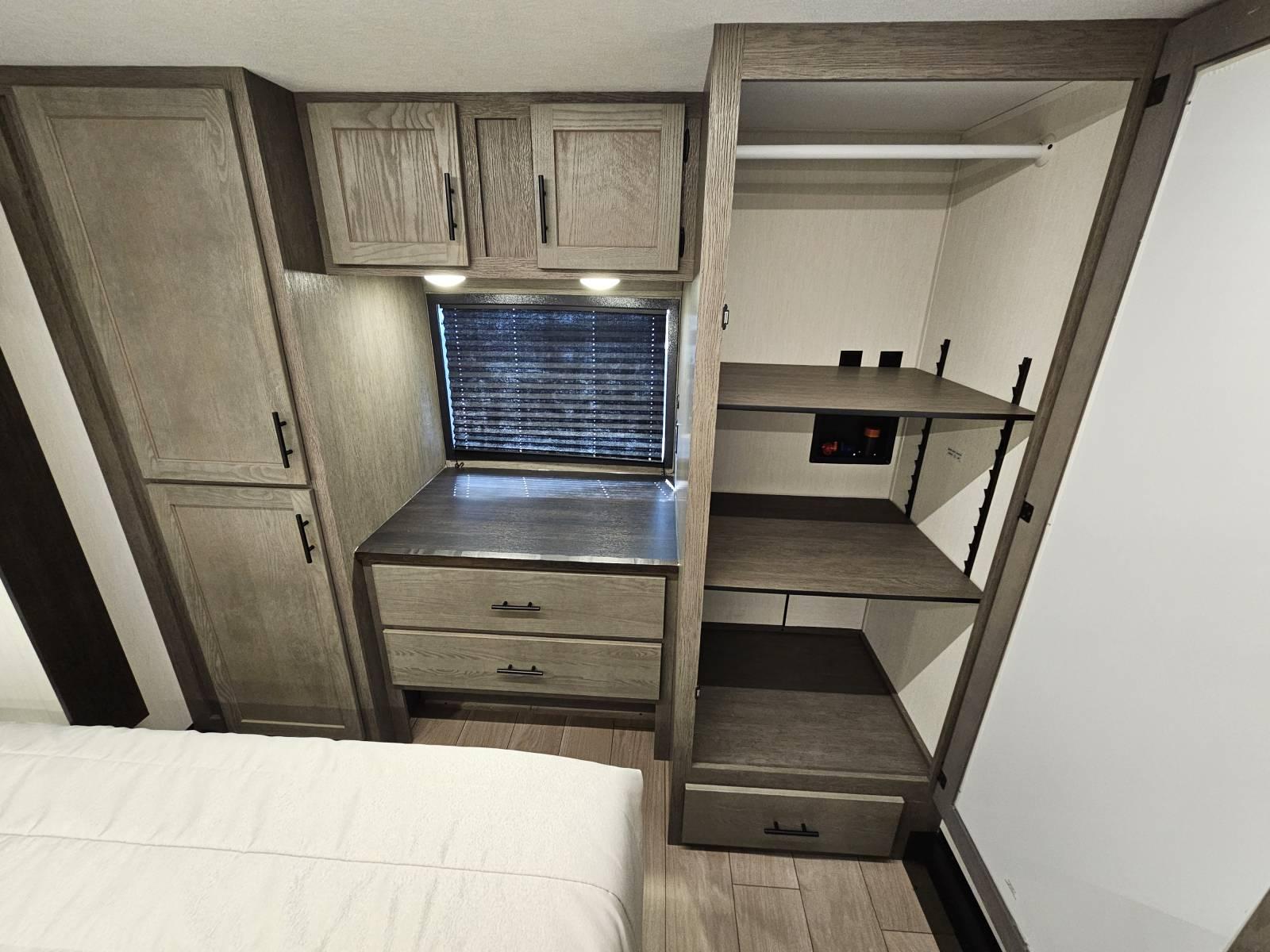 2026 Forest River 2026 Forest River Cherokee Arctic Wolf Suite - thumbnail 20