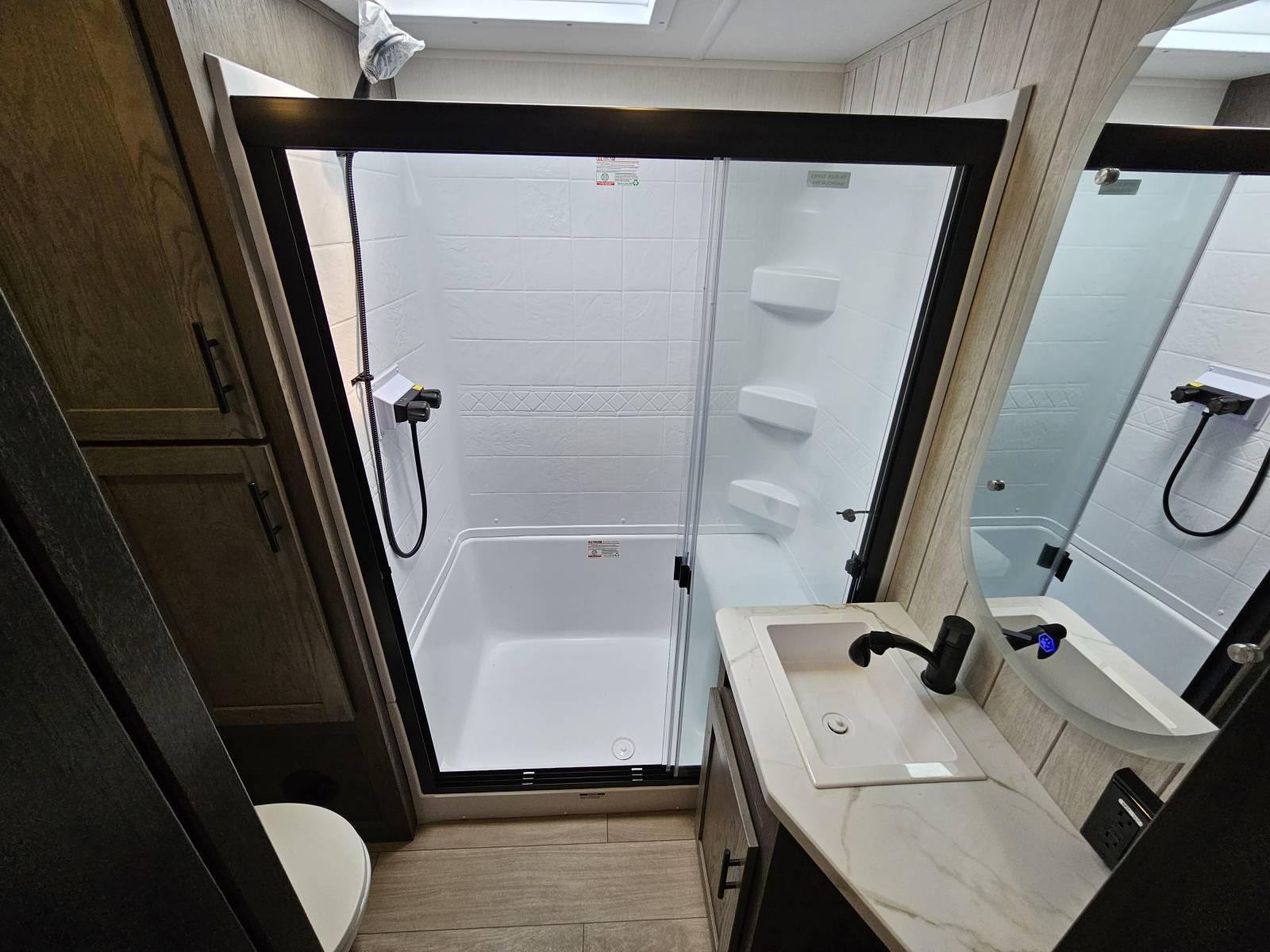 2026 Forest River 2026 Forest River Cherokee Arctic Wolf Suite - thumbnail 22