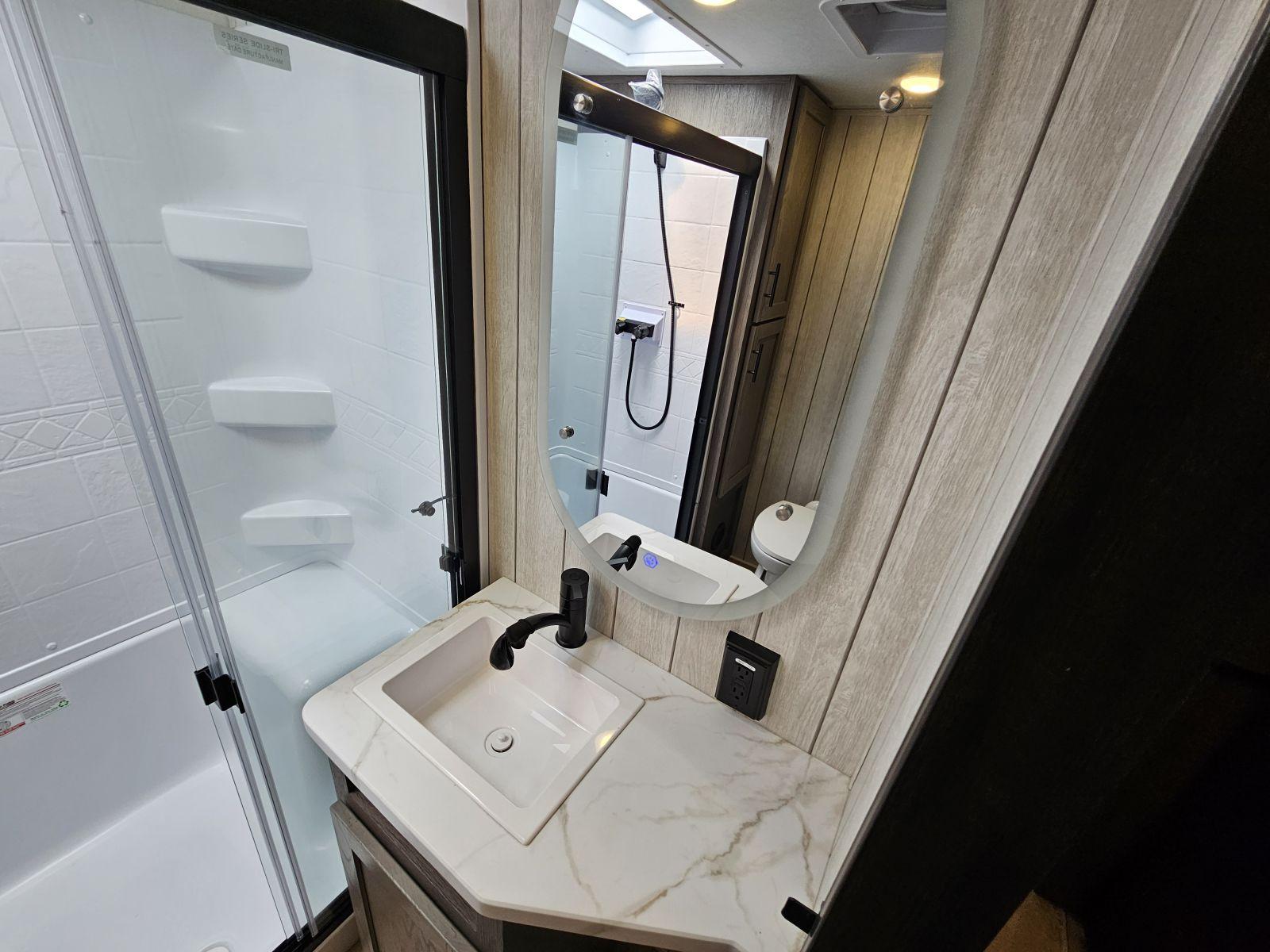 2026 Forest River 2026 Forest River Cherokee Arctic Wolf Suite - thumbnail 23