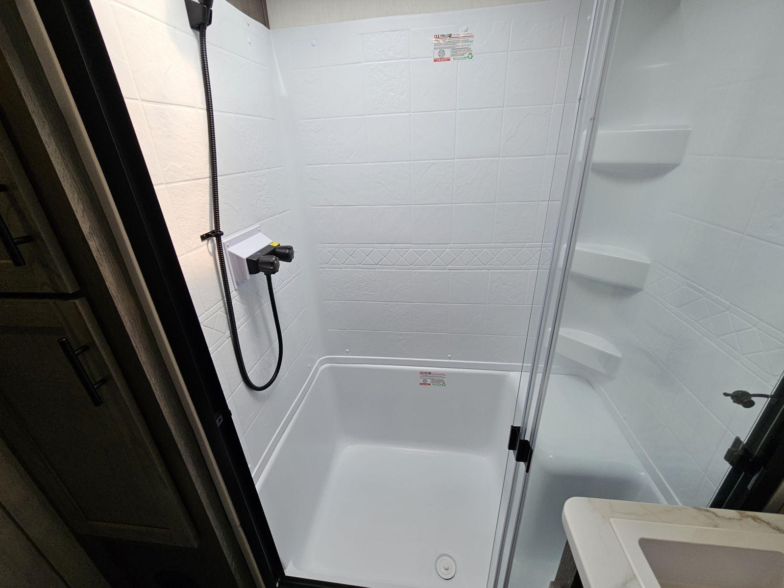 2026 Forest River 2026 Forest River Cherokee Arctic Wolf Suite - thumbnail 24