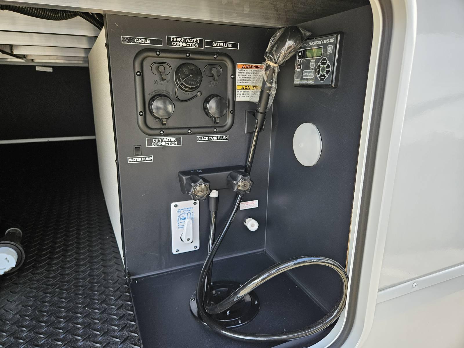 2026 Forest River 2026 Forest River Cherokee Arctic Wolf Suite - thumbnail 30