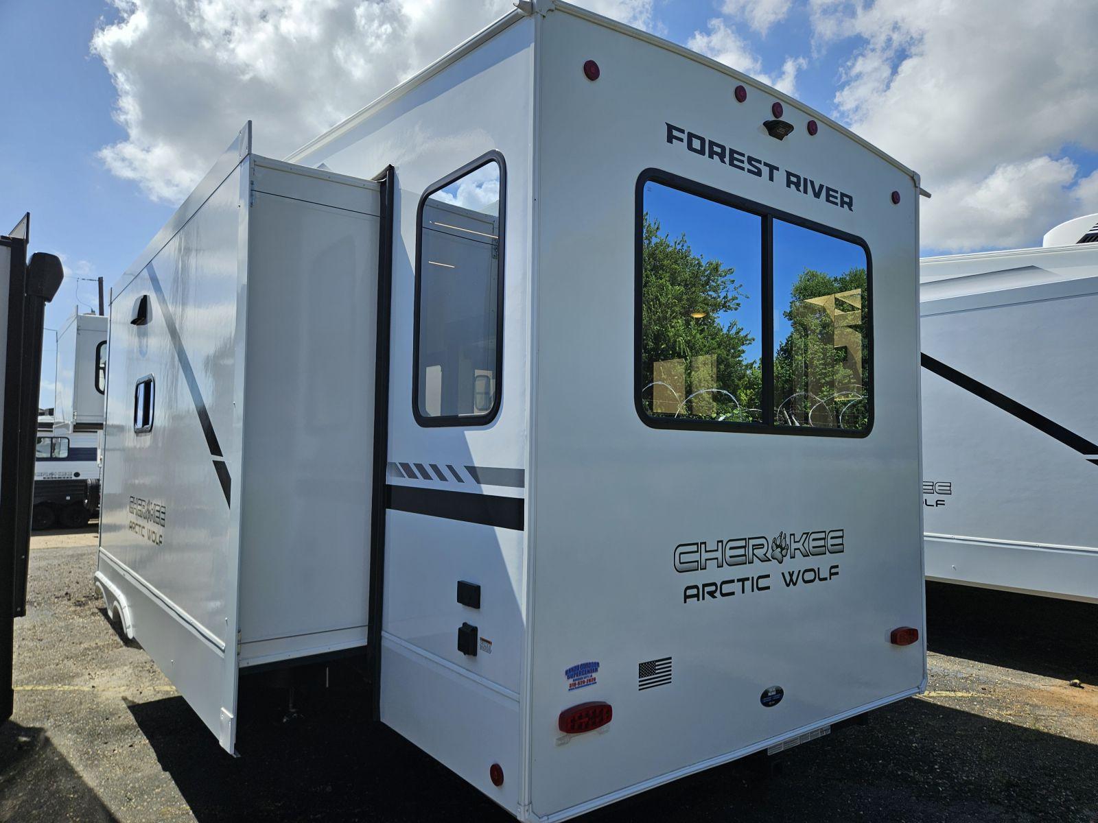 2026 Forest River 2026 Forest River Cherokee Arctic Wolf Suite - thumbnail 33
