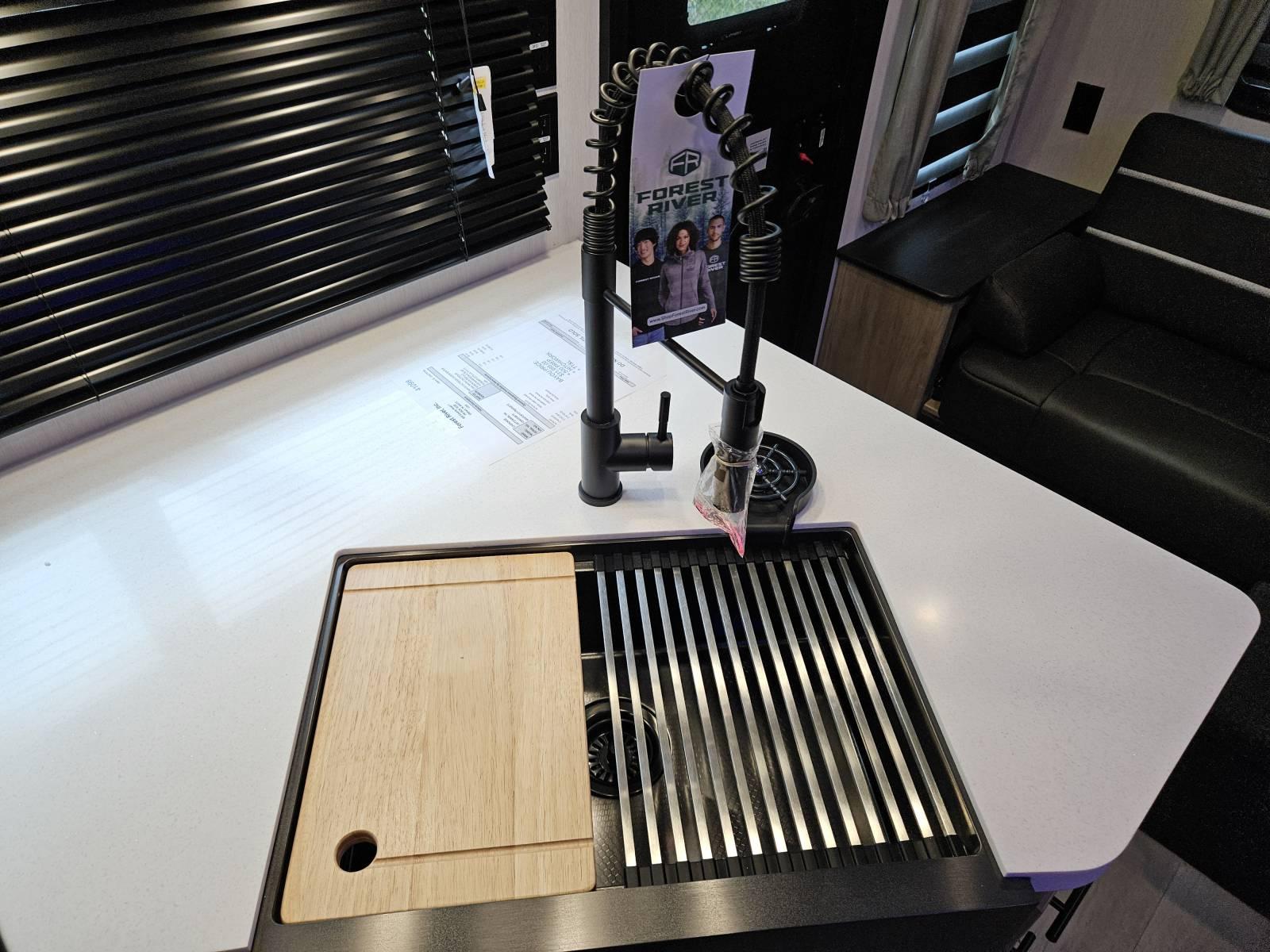 2026 Forest River 2026 Forest River Cherokee Grey Wolf Black Label - thumbnail 10